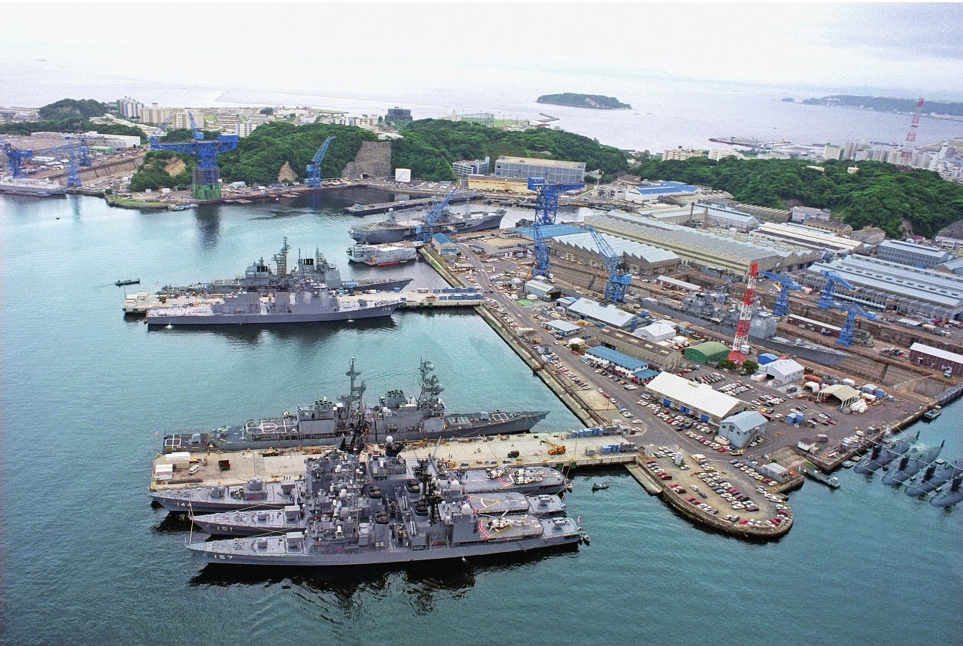 美海军"幽灵舰队"两艘无人舰艇突然造访抵达日本横须贺军事基地,"水手