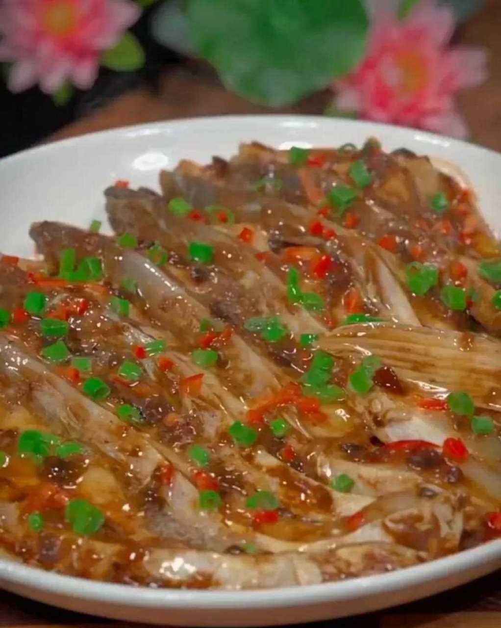 [羊驼]  食材:草鱼腩  鼓汁王酱   [哟] 做法:[哼] 1,首先买回来一块