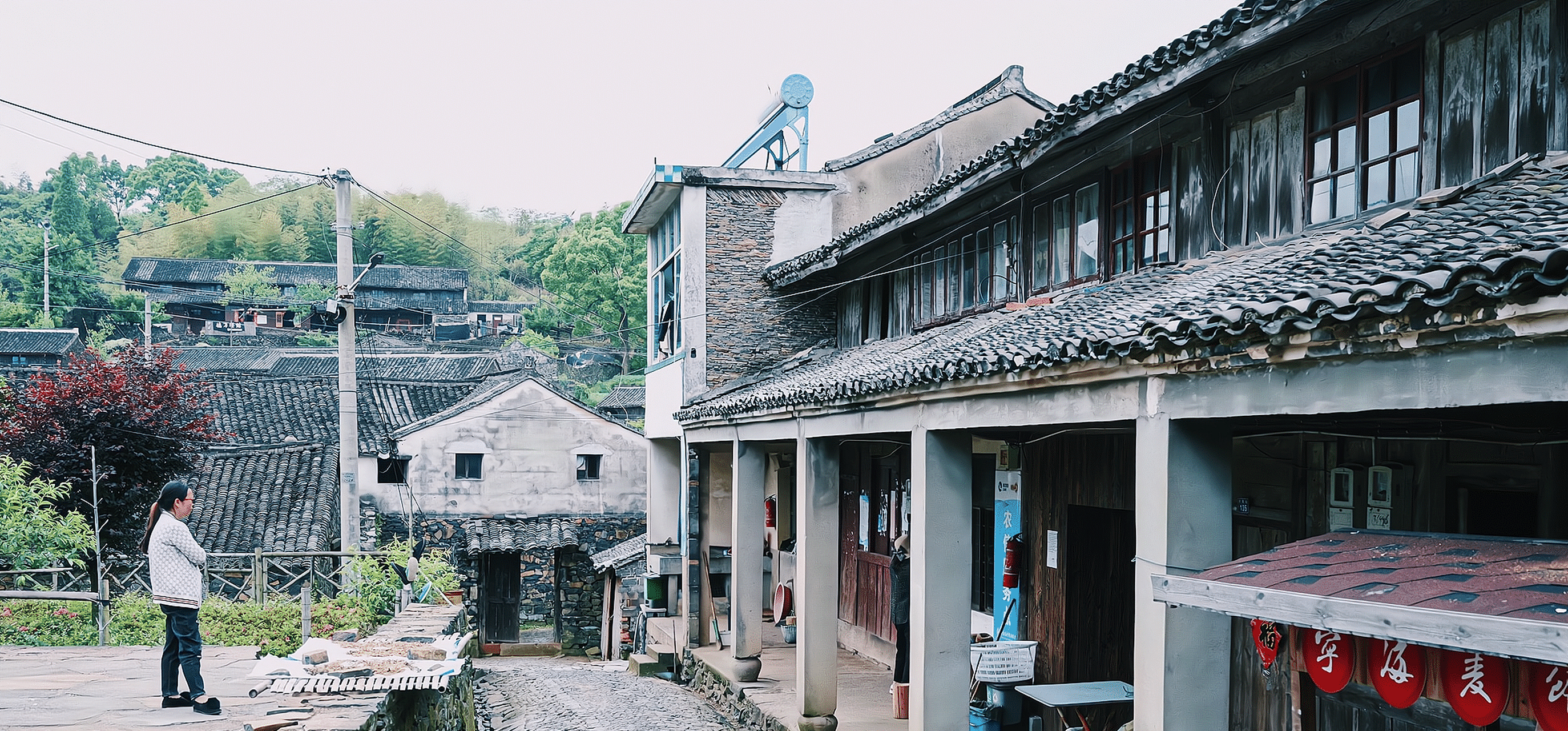 许家山村,位于浙江省宁波市宁海县茶院乡西南山区,距离宁海县城约13