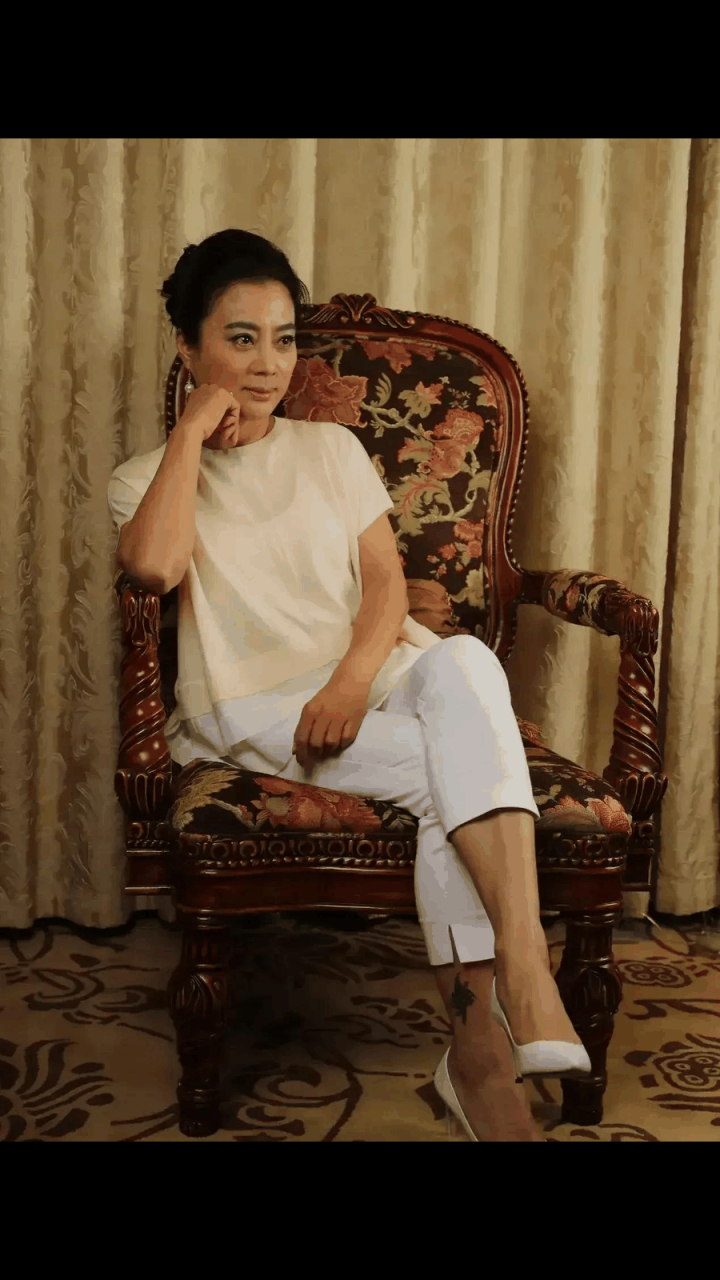 gif创作人# 李玲玉和尤泓斐,史可,田震罕见现身聚会合影,58岁的