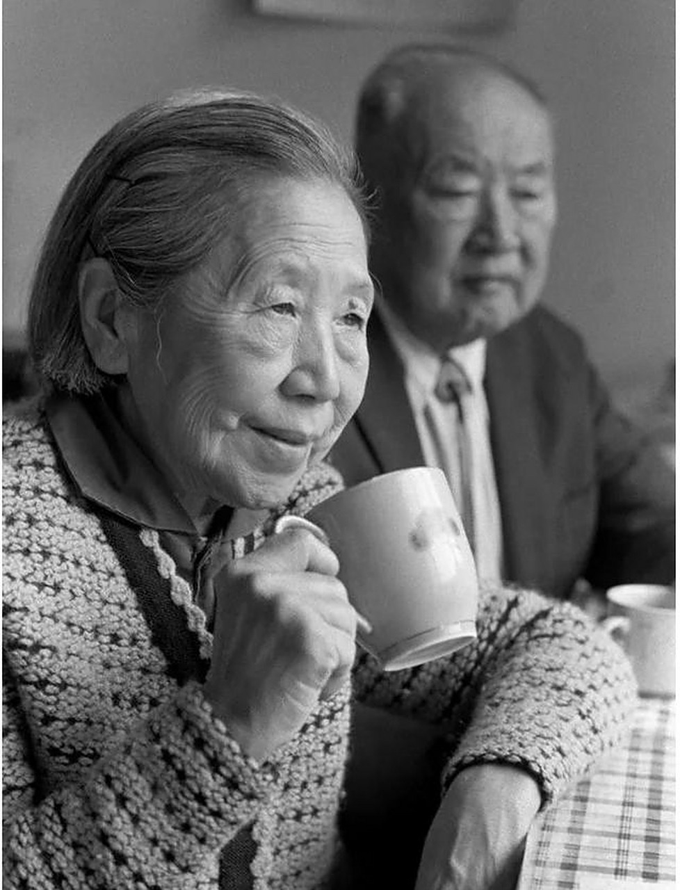 1951年,载沣去世,爱新觉罗·韫颖继承了父亲的一些房产,收取租金成为