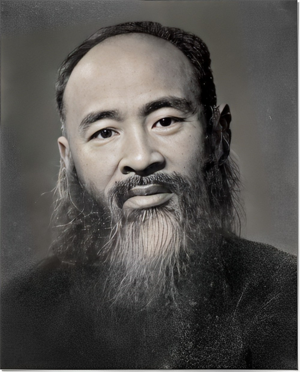 1953年,当张大千还在日本生活时,他被介绍给18岁的山田美纪子,作为他