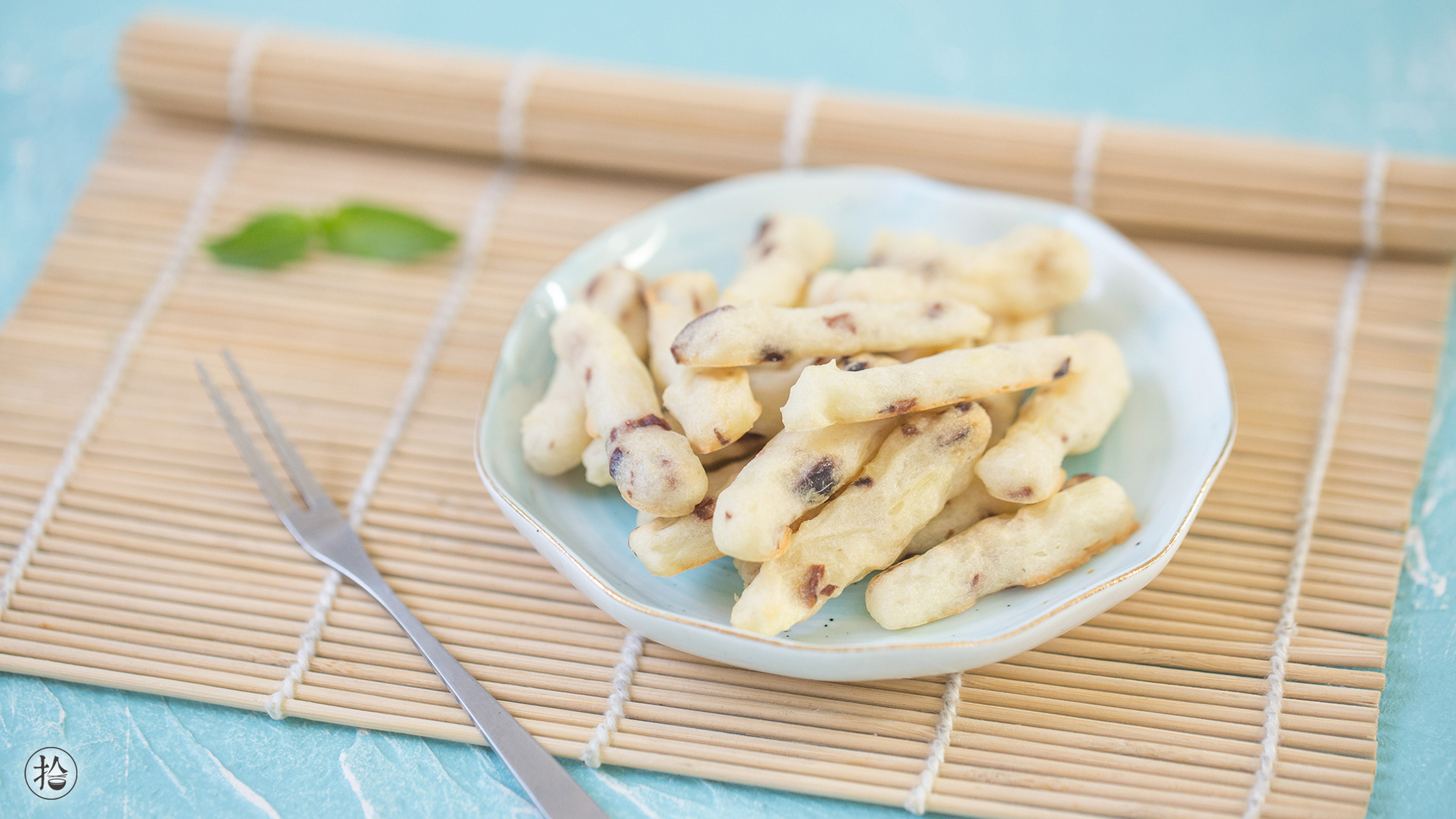 山药手指条 山药口感绵软,营养丰富,除了作为配菜外,在许多甜品当中也