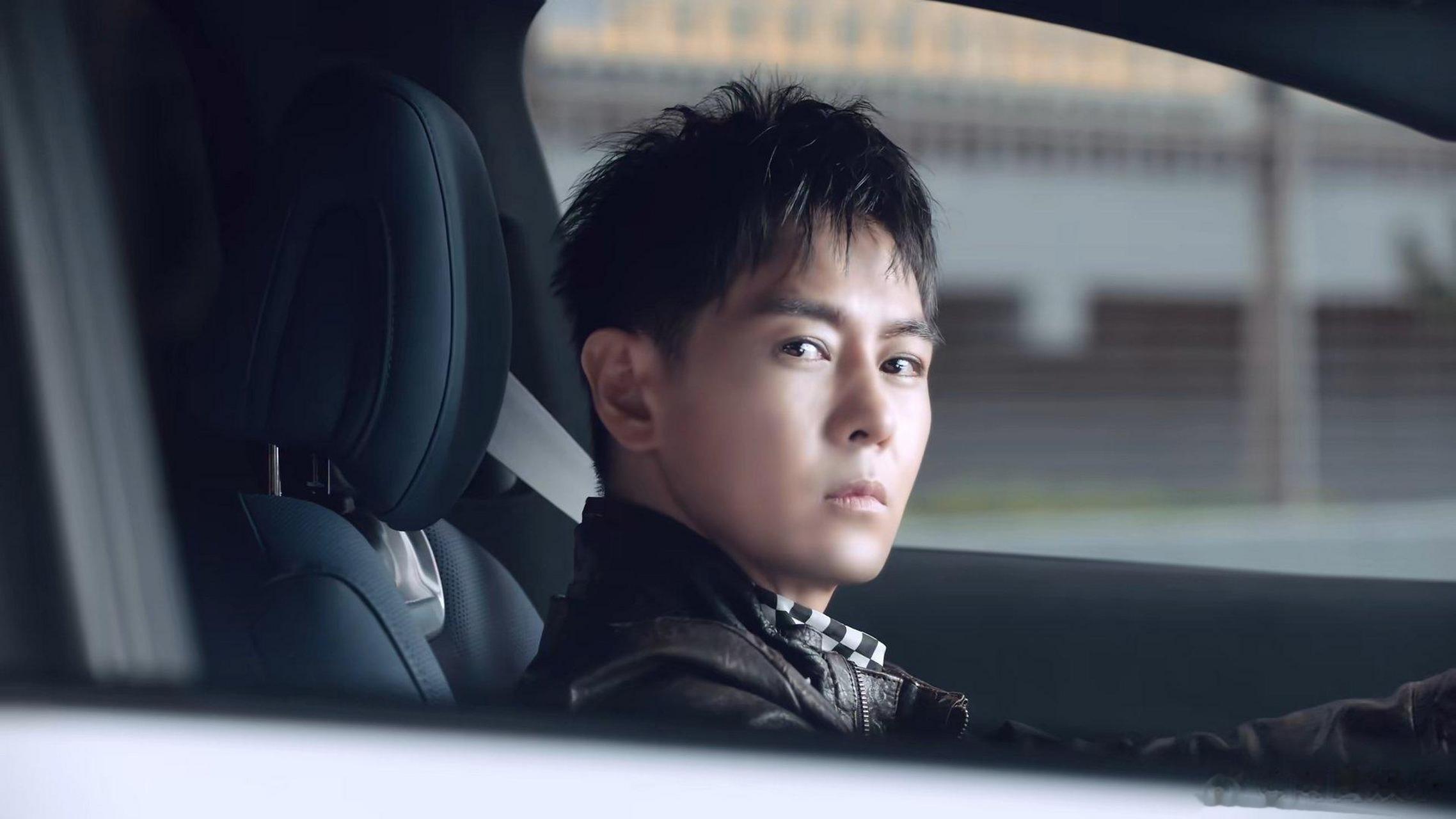 林志颖 你们的仲天骐又回来了  林志颖驾驶小鹏g6复