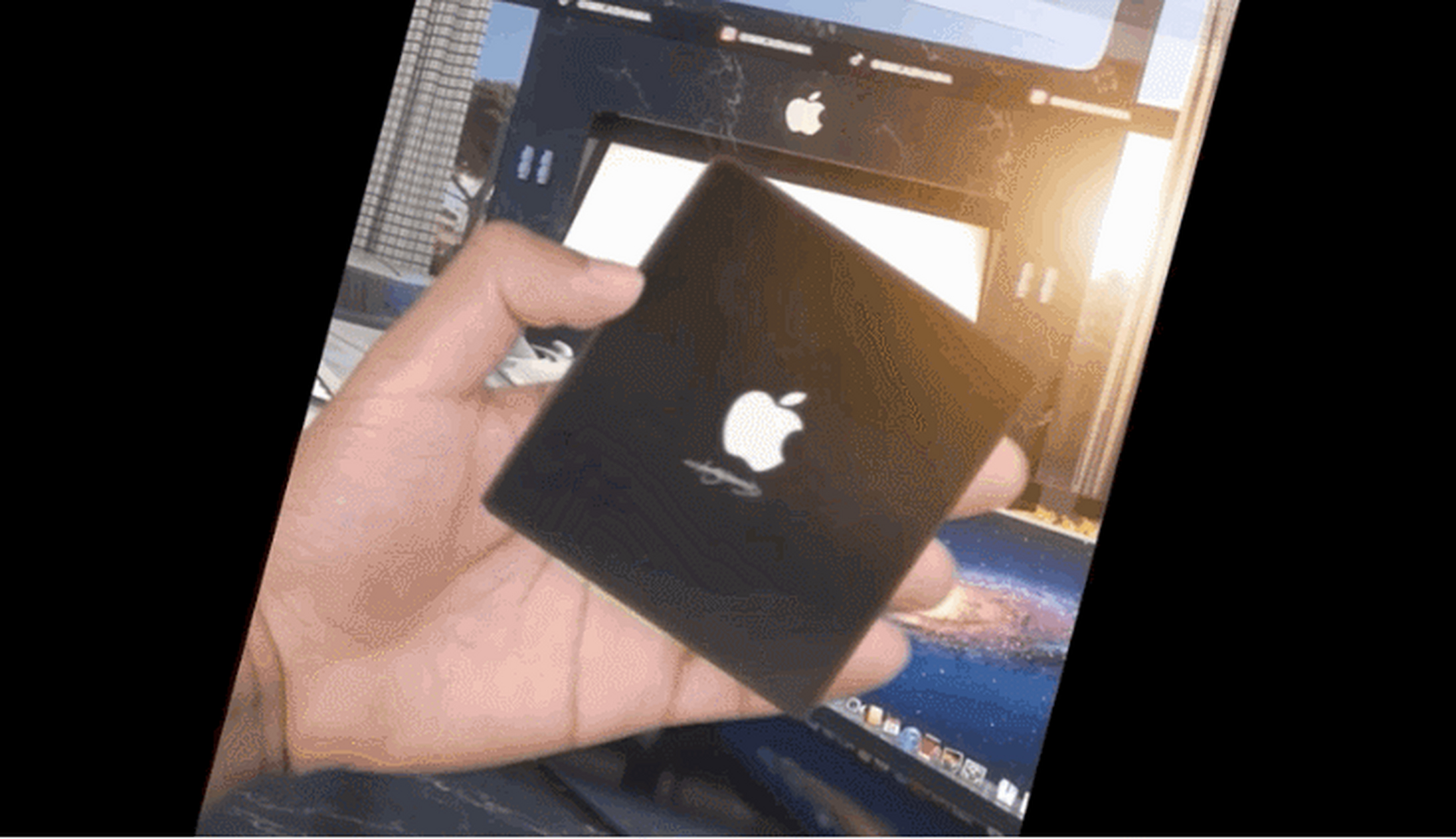 苹果滑盖手机# 近日,外媒曝光了两台苹果的滑盖手机,看这造型和滑盖