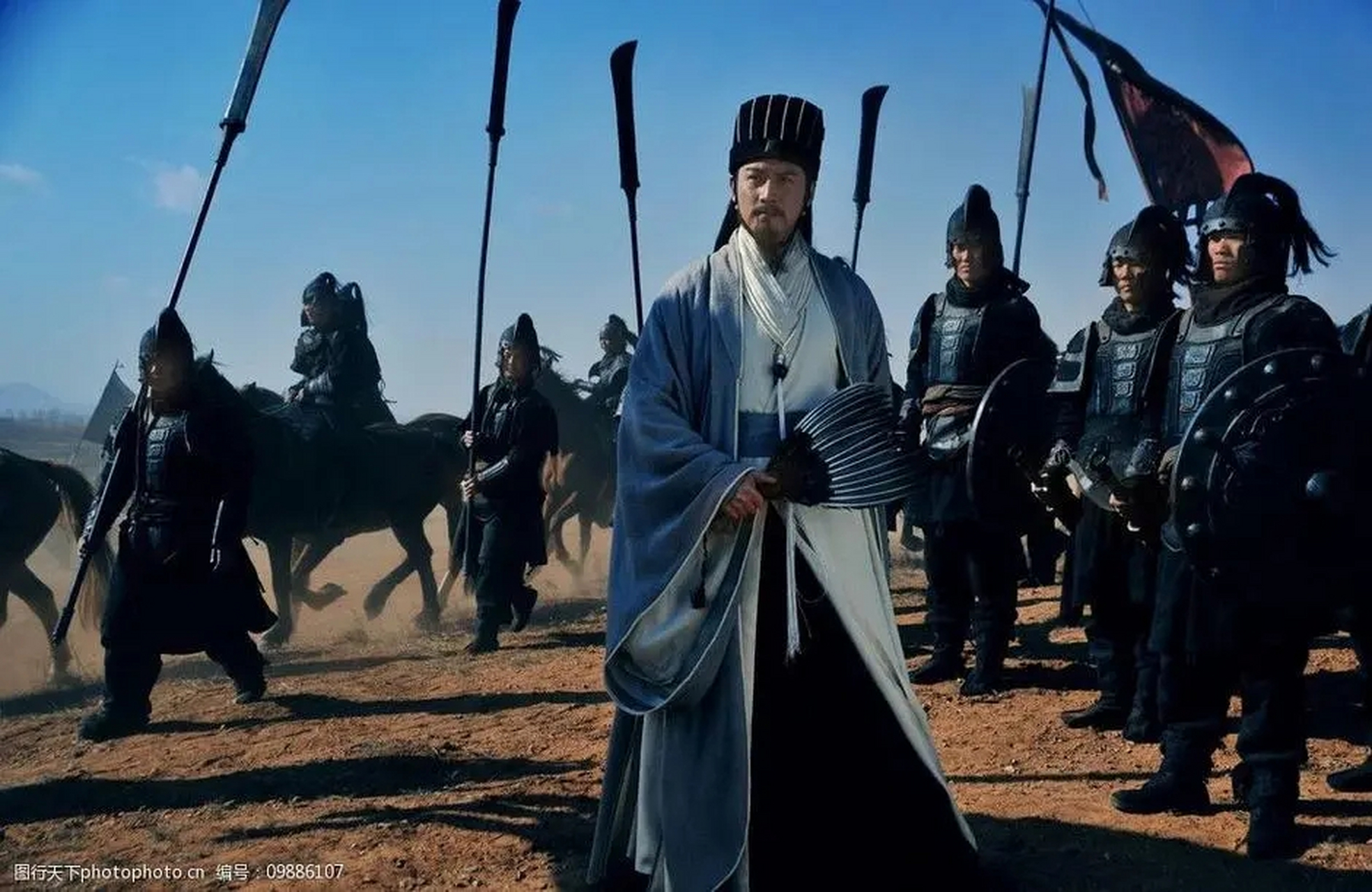 草船借箭是《三国演义》中的一个著名故事,讲述了诸葛亮利用智谋和