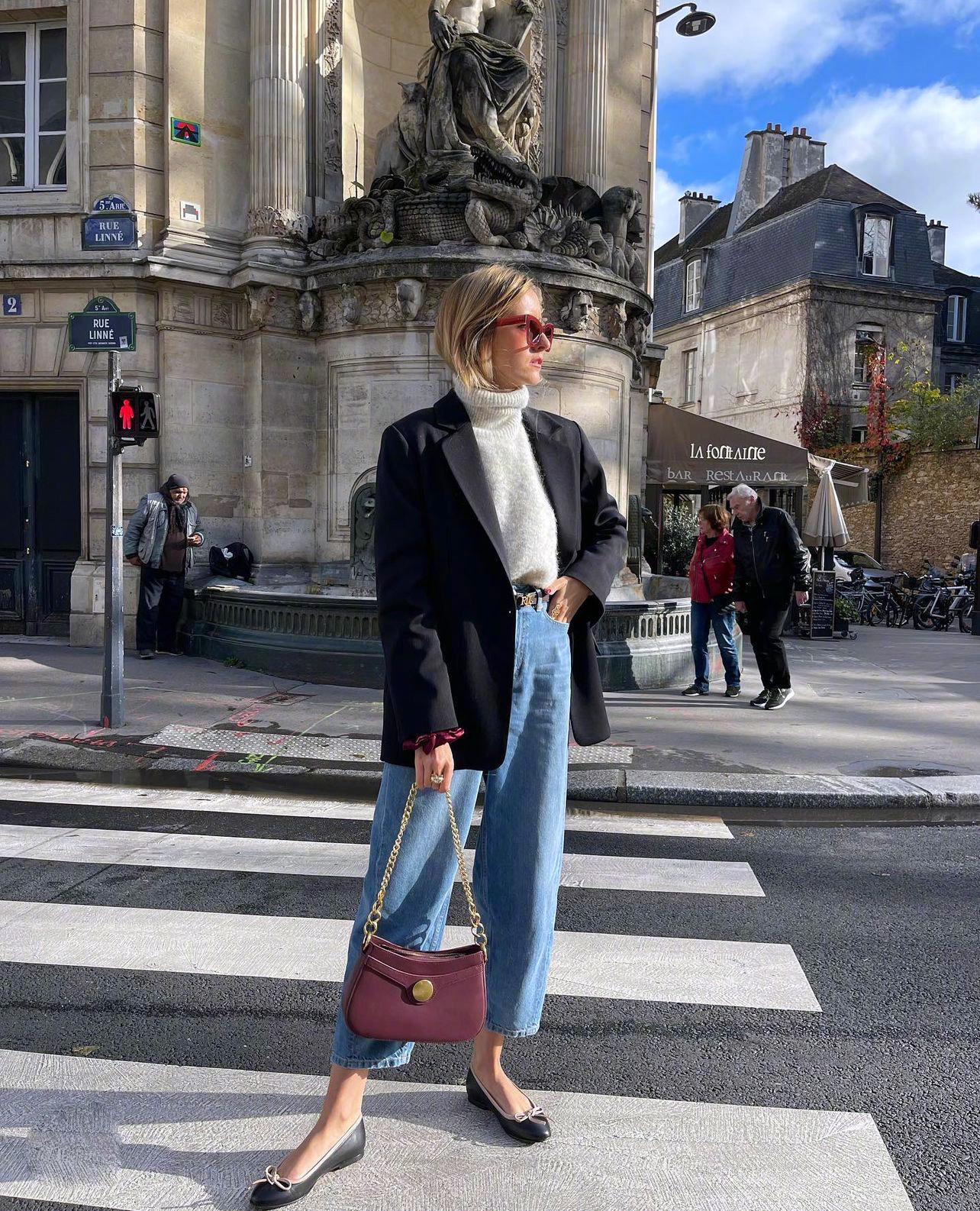 法国时尚博主的冬日街头穿搭,法式风情的配色,浪漫迷人.