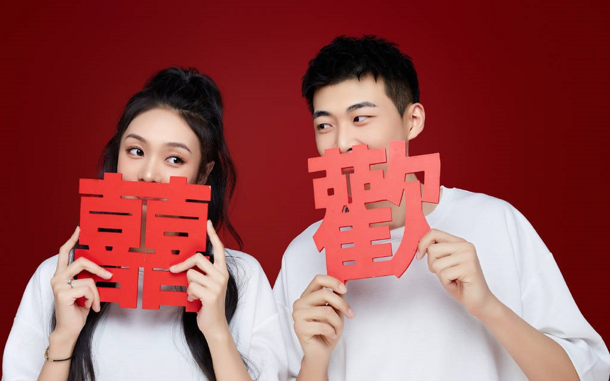 【"排球女神"樊响领证】  "排球女神"樊响领证哩~  身高188cm的高大