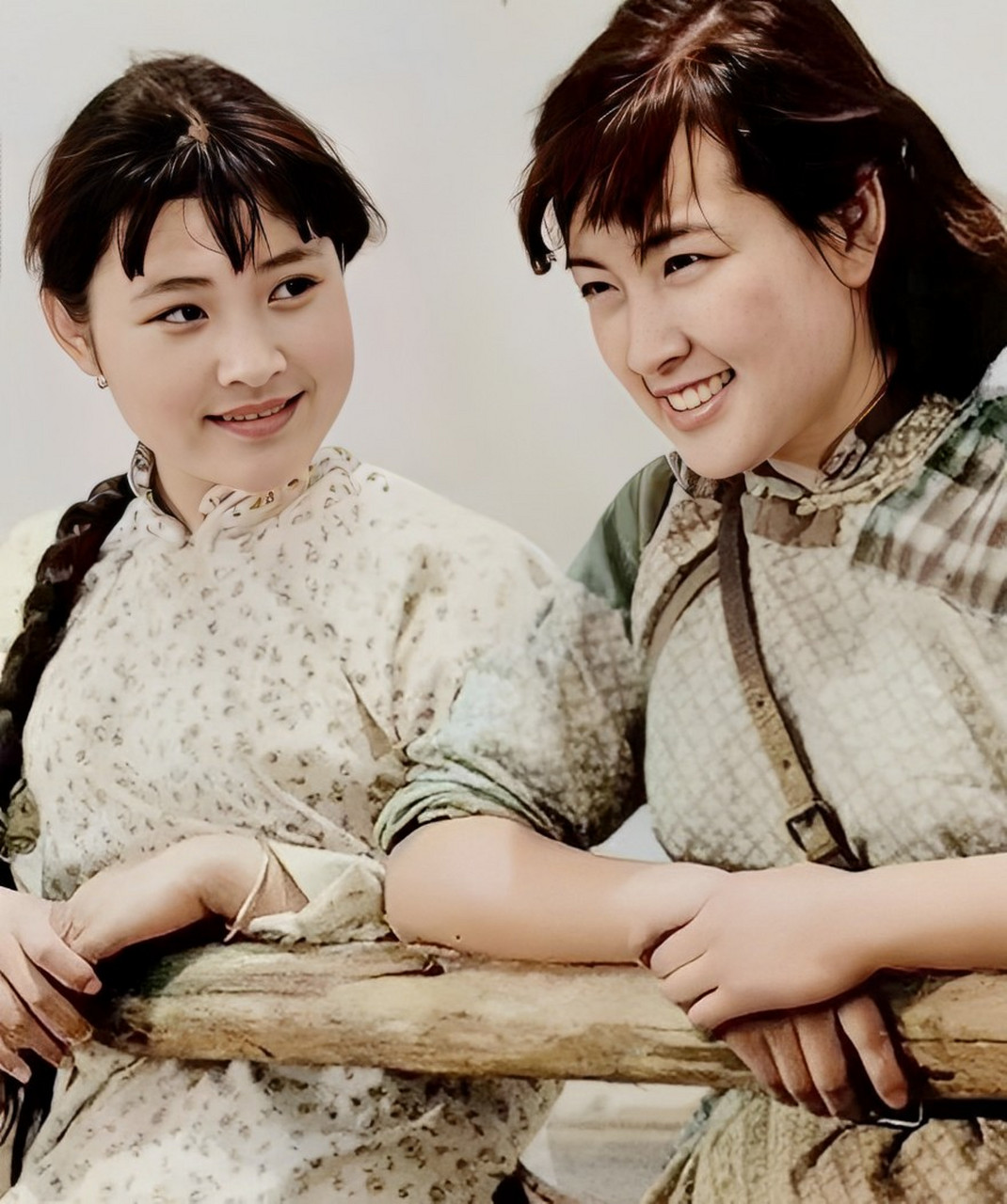 陈冲,刘晓庆和唐国强多年后在小花合影.