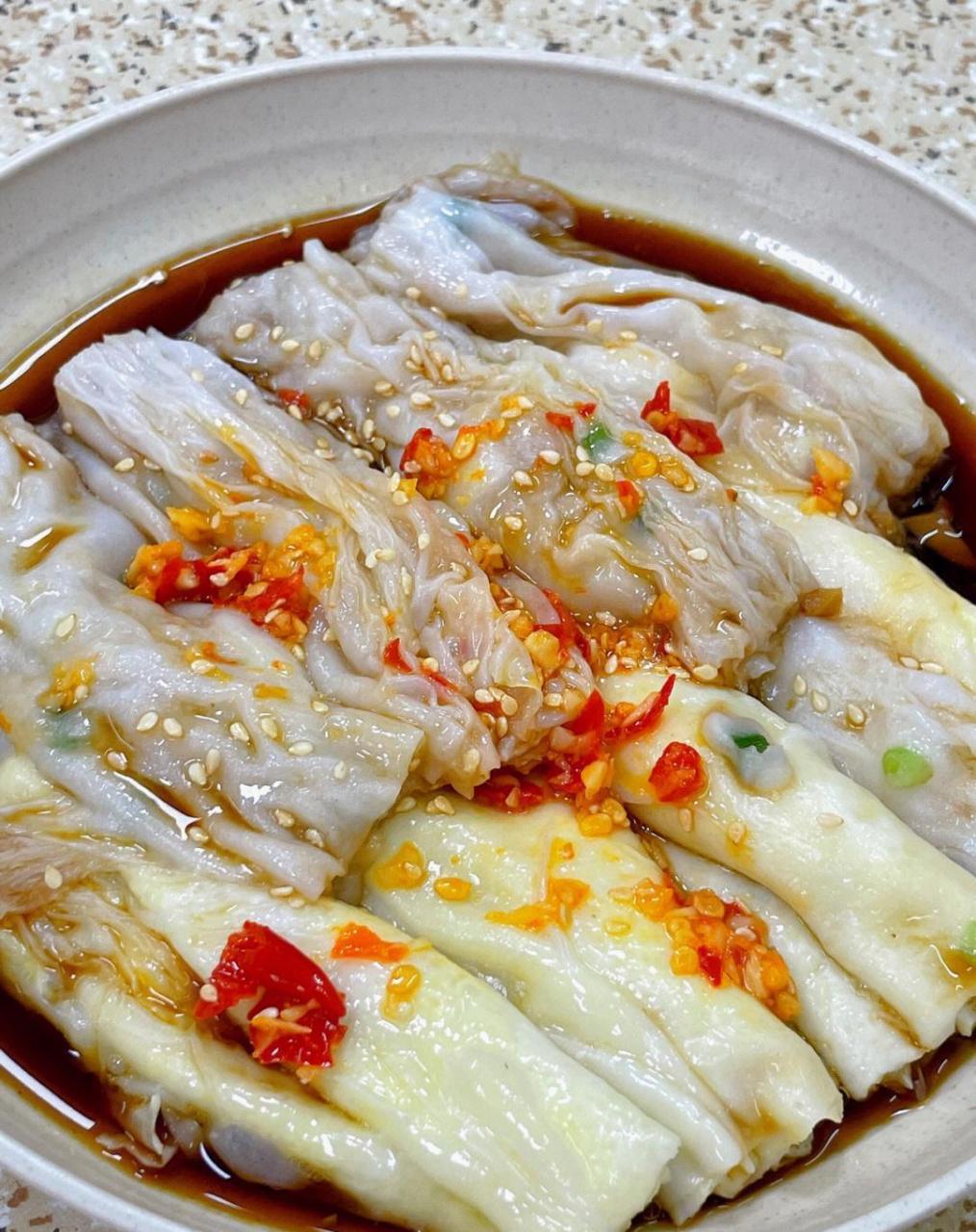 只是盘肠粉,这摆盘也太好看了吧[笑哭r]! - 肠粉的皮很薄!