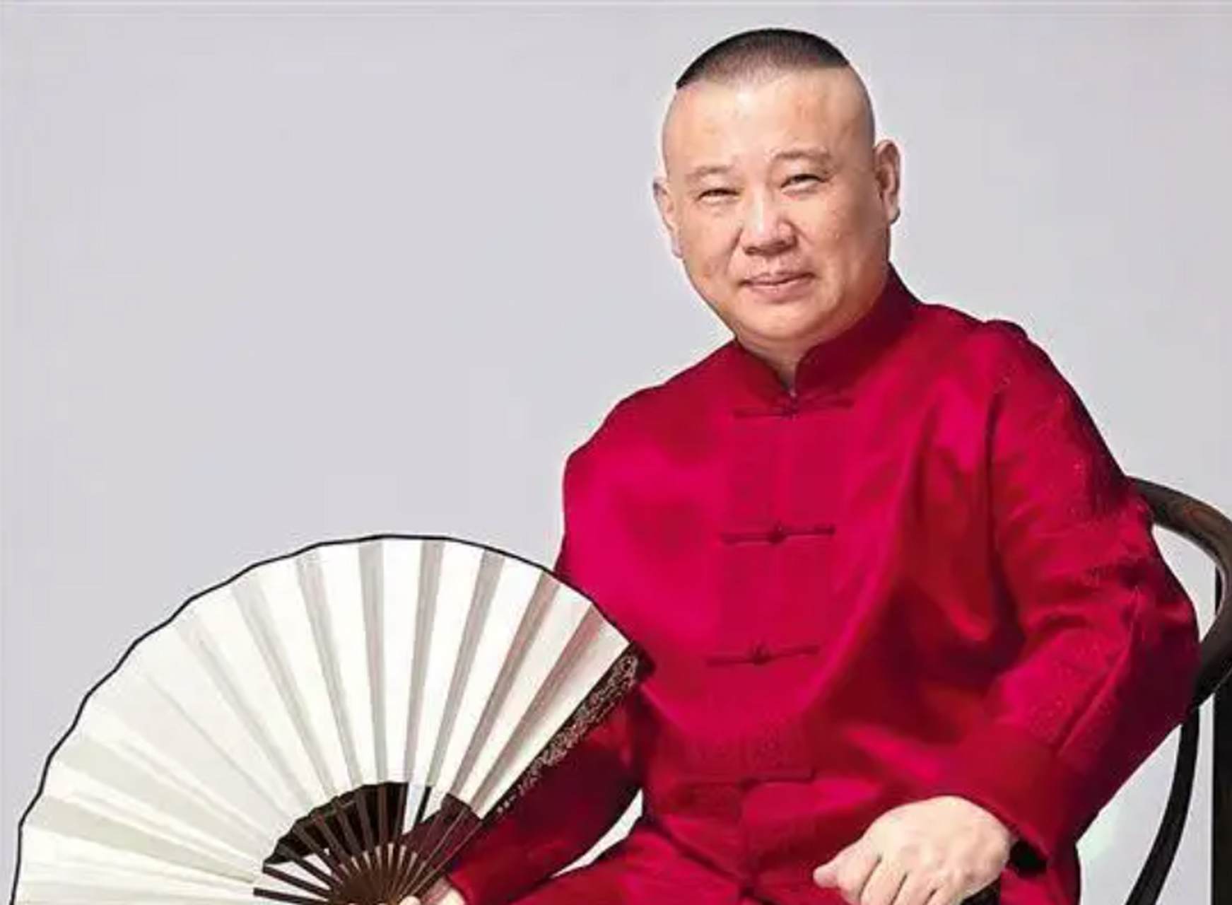 求一张老郭用扇子抹脖子的表情包