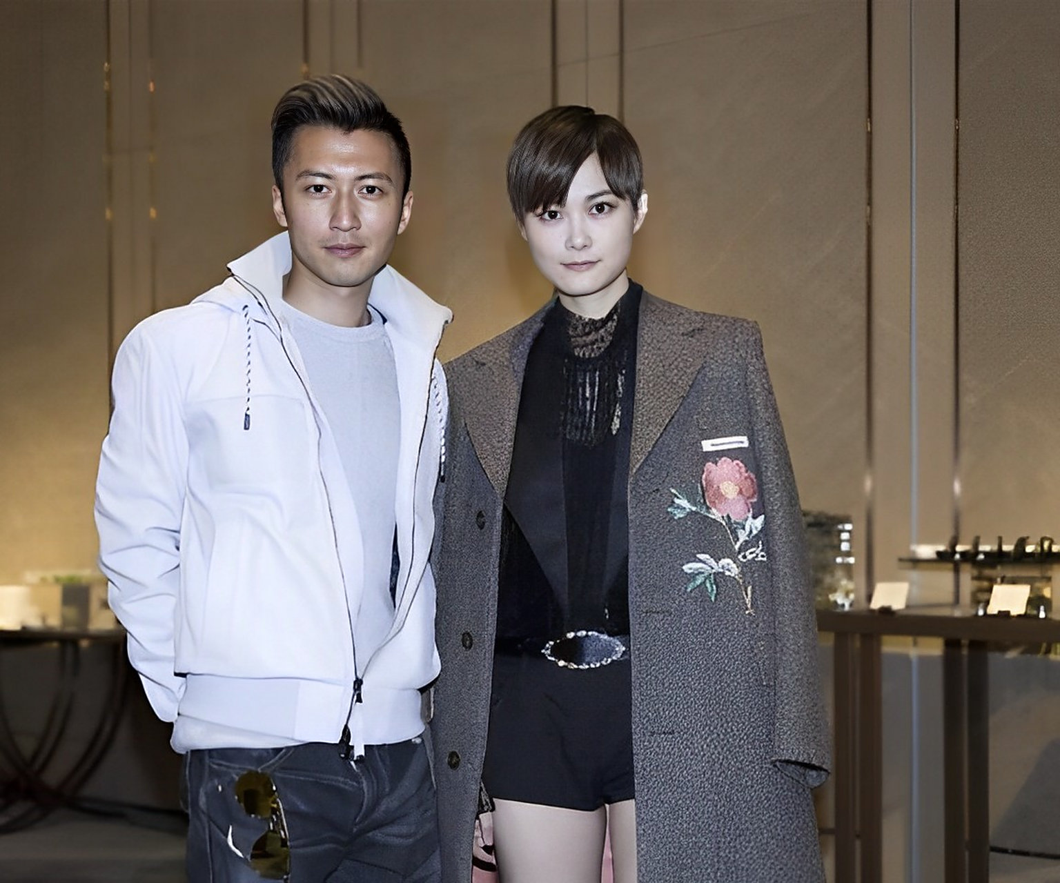 在谢霆锋生日那天,李宇春送给他一把价值100万的吉他,这让谢霆锋非常