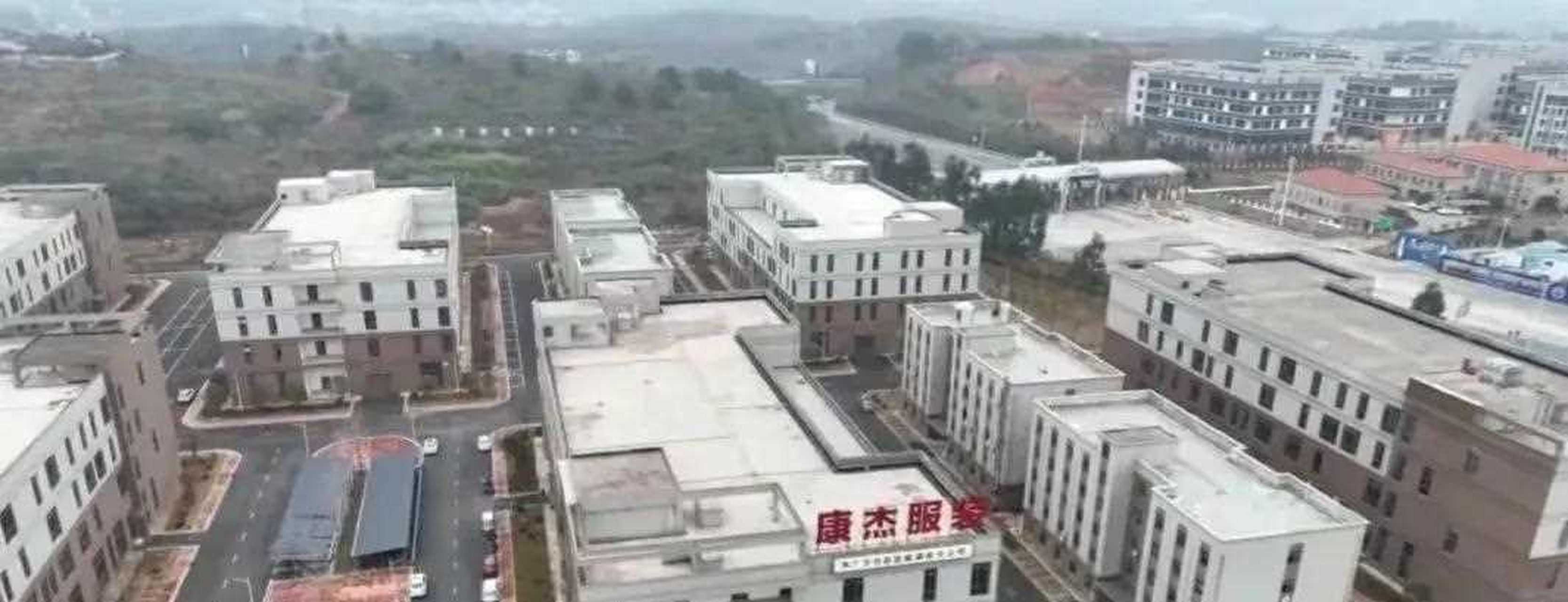 衡阳常宁牛仔小镇已全部复工生产,基地服饰产业园22套标准厂房已完成