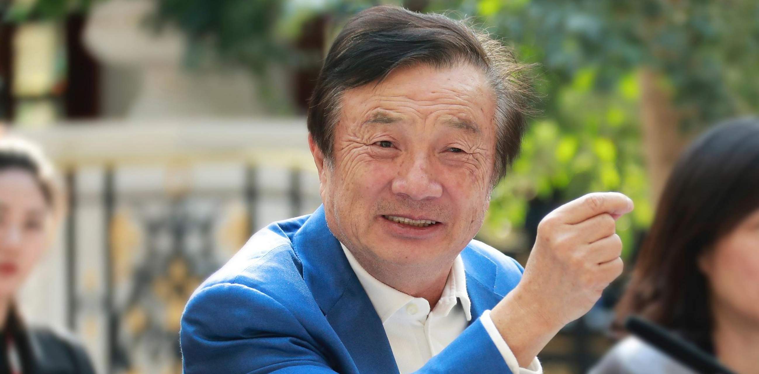 任正非路过华为实验室,正巧了一名工程师在打游戏,便上前询问:"小伙子