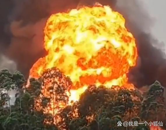 广东一工厂大火炸出蘑菇云