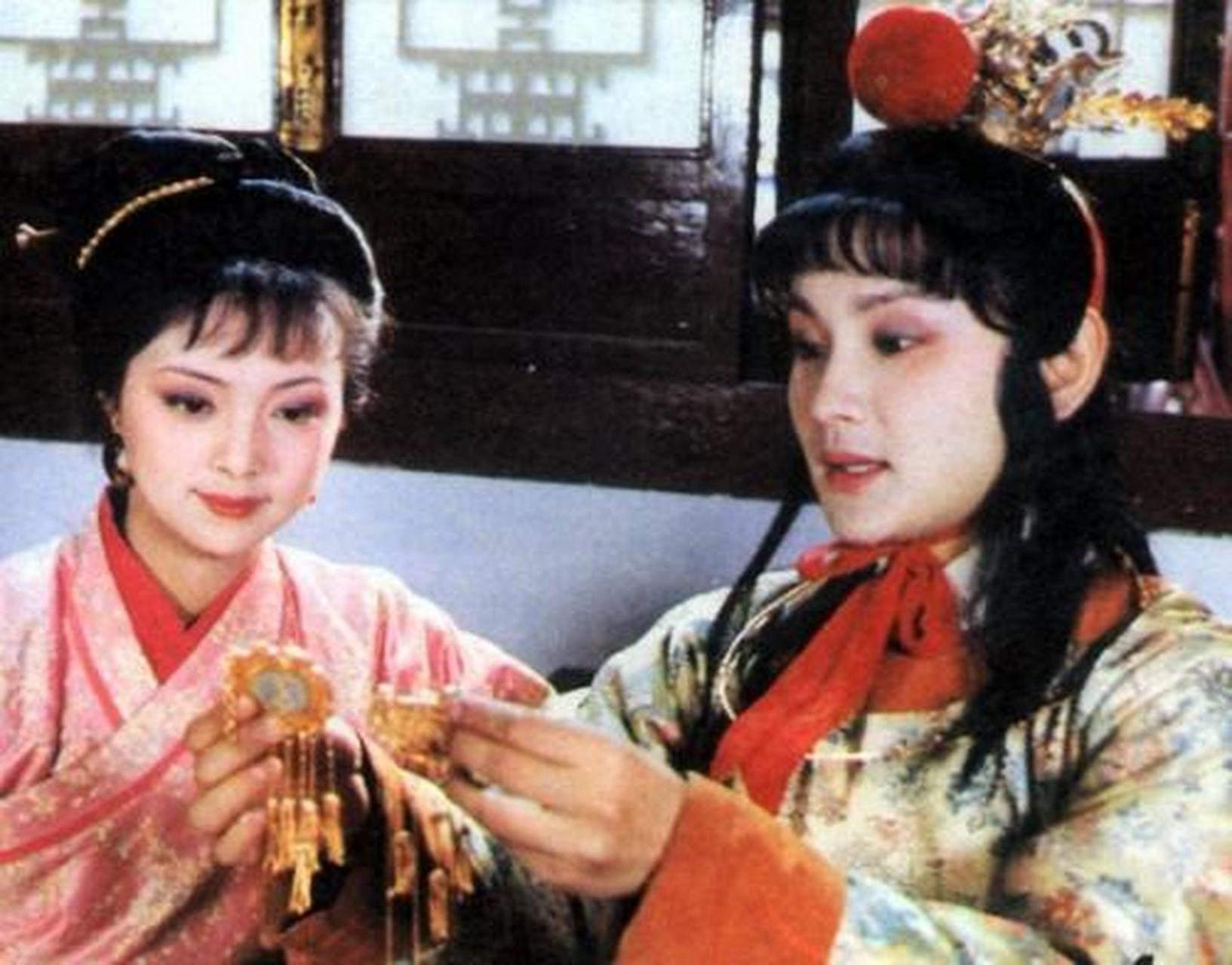 薛宝钗敢在贾宝玉面前透露金玉良缘,为自己做媒.