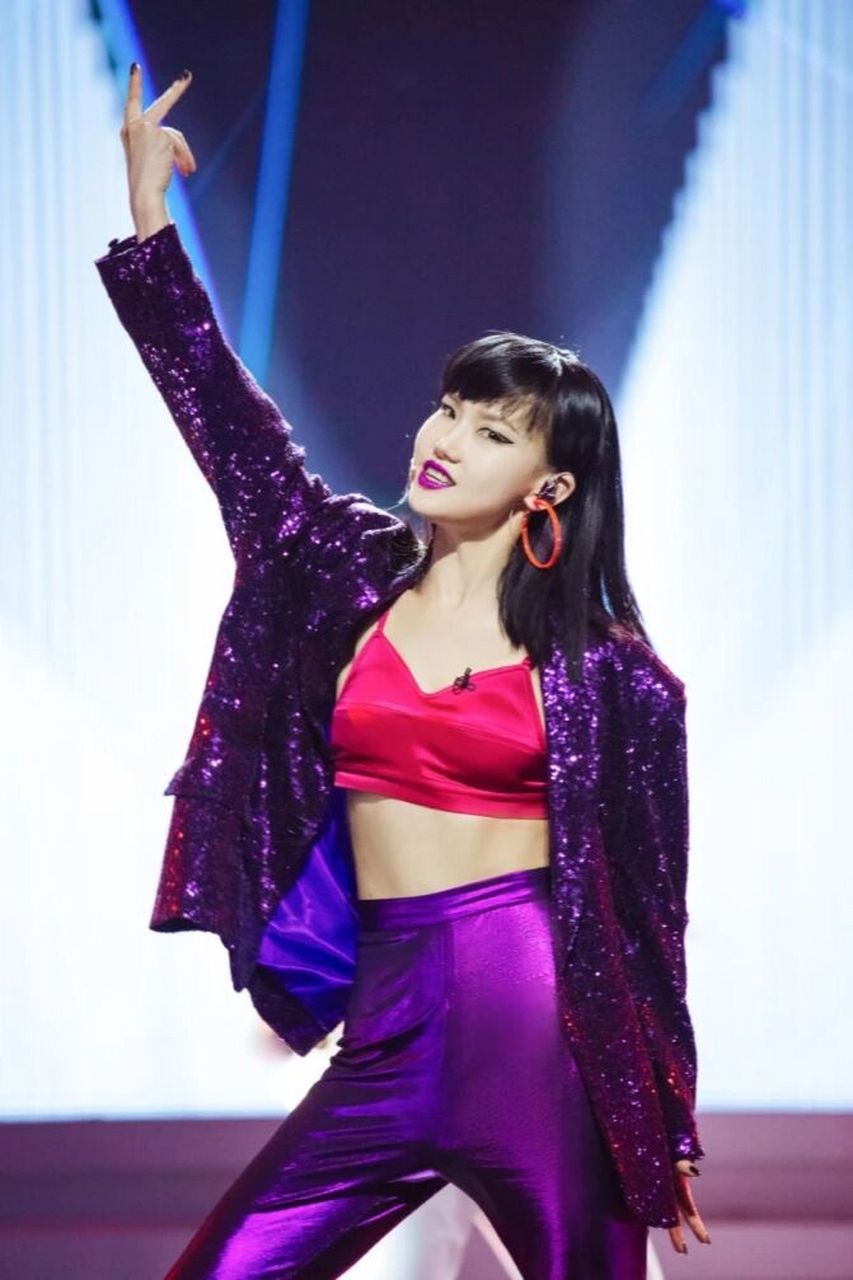 这首歌,相信很多人就会有很有印象了,2007年黄龄凭借着个人专辑《痒》