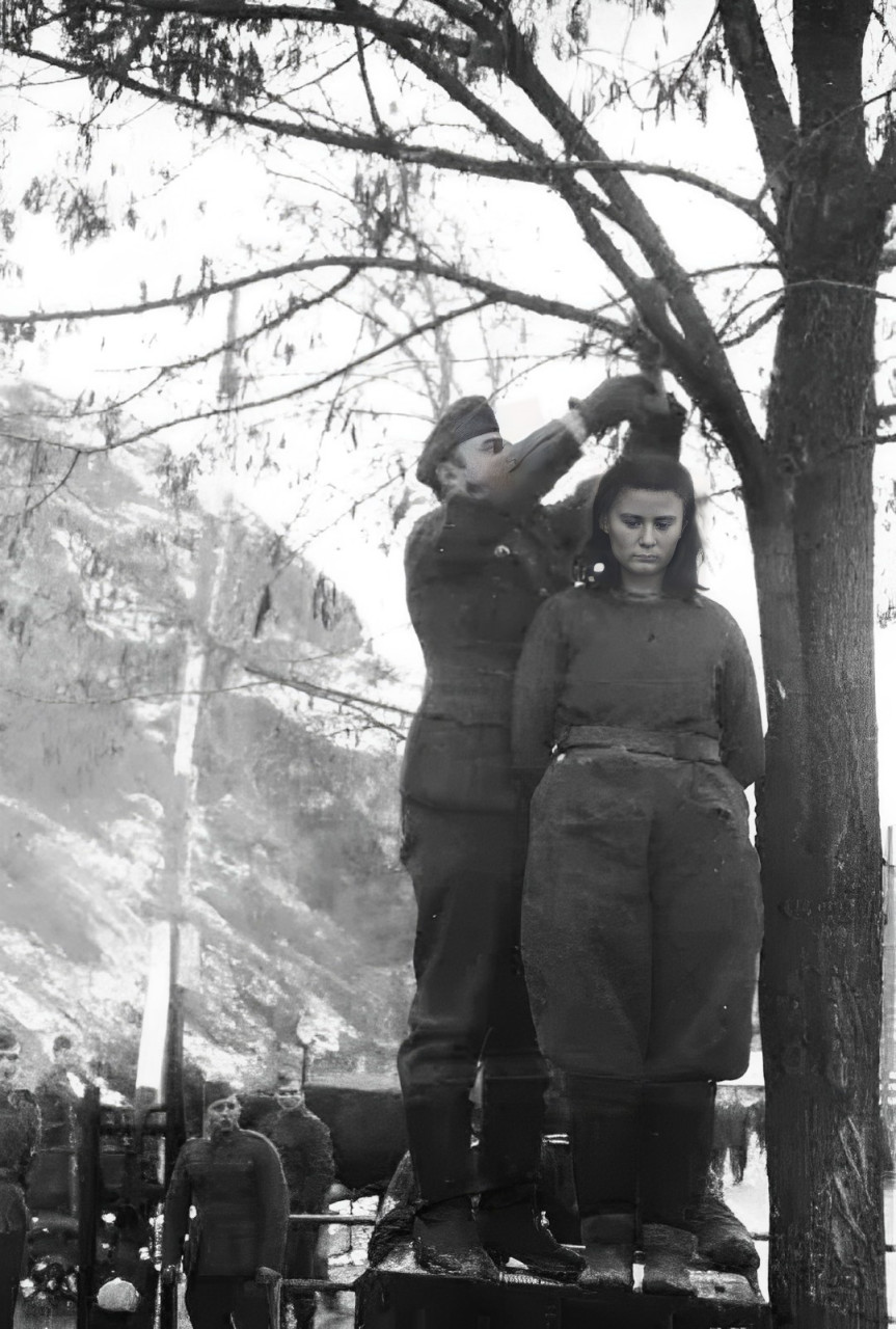 1943年,入侵南斯拉夫的纳粹德国人绞死了17岁的游击队员莱帕·拉迪奇.