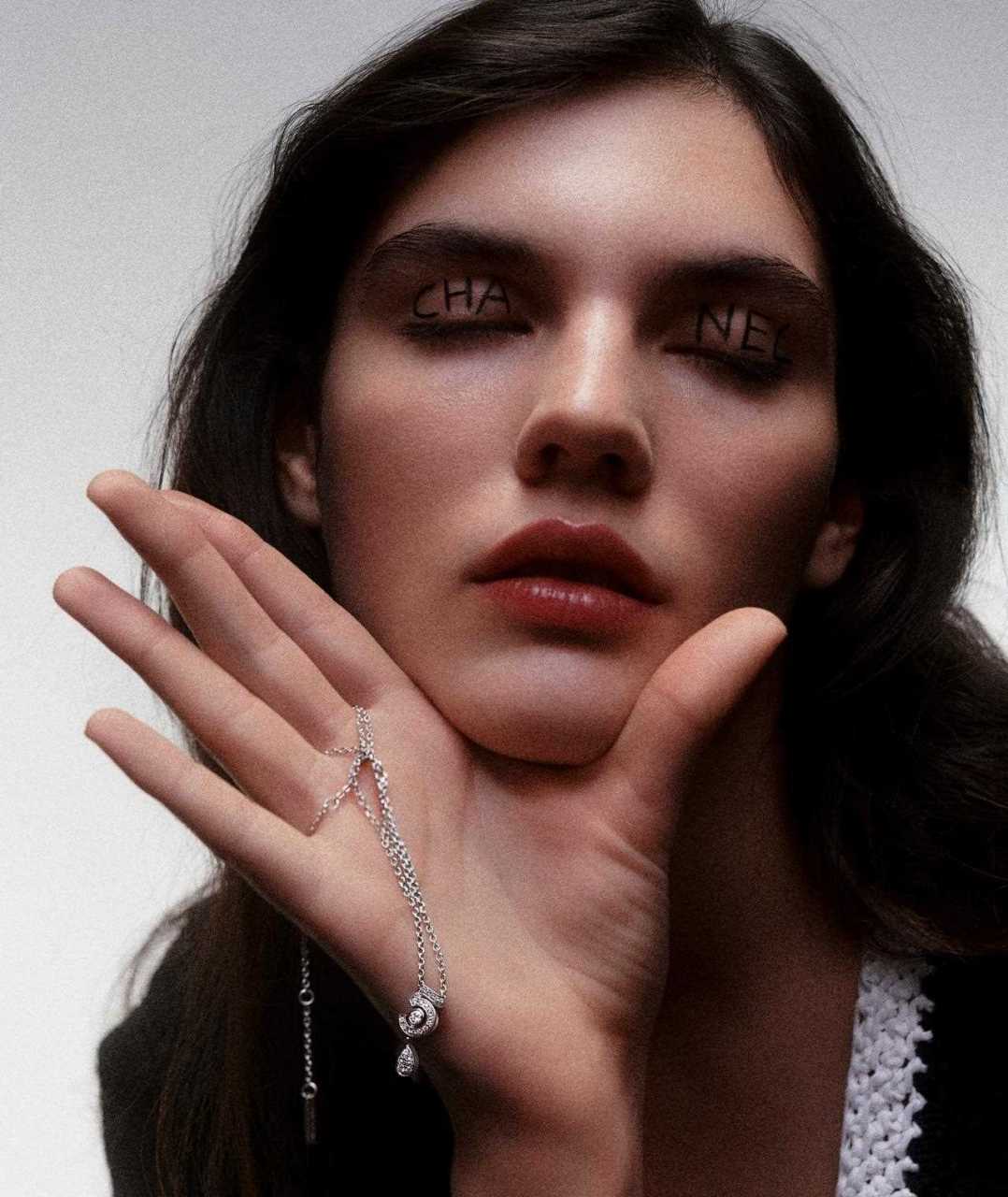 香奈儿n°5高级珠宝系列大片[祈福] 嘉柏丽尔·香奈儿钟爱的数字「5」