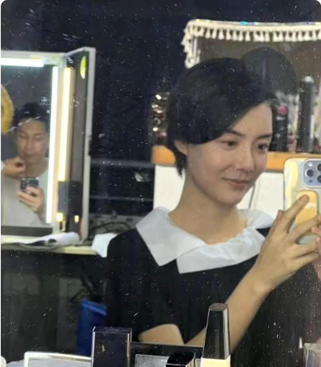 车晓做完鼻子后,明显变得更加挺拔,让人眼前一亮.