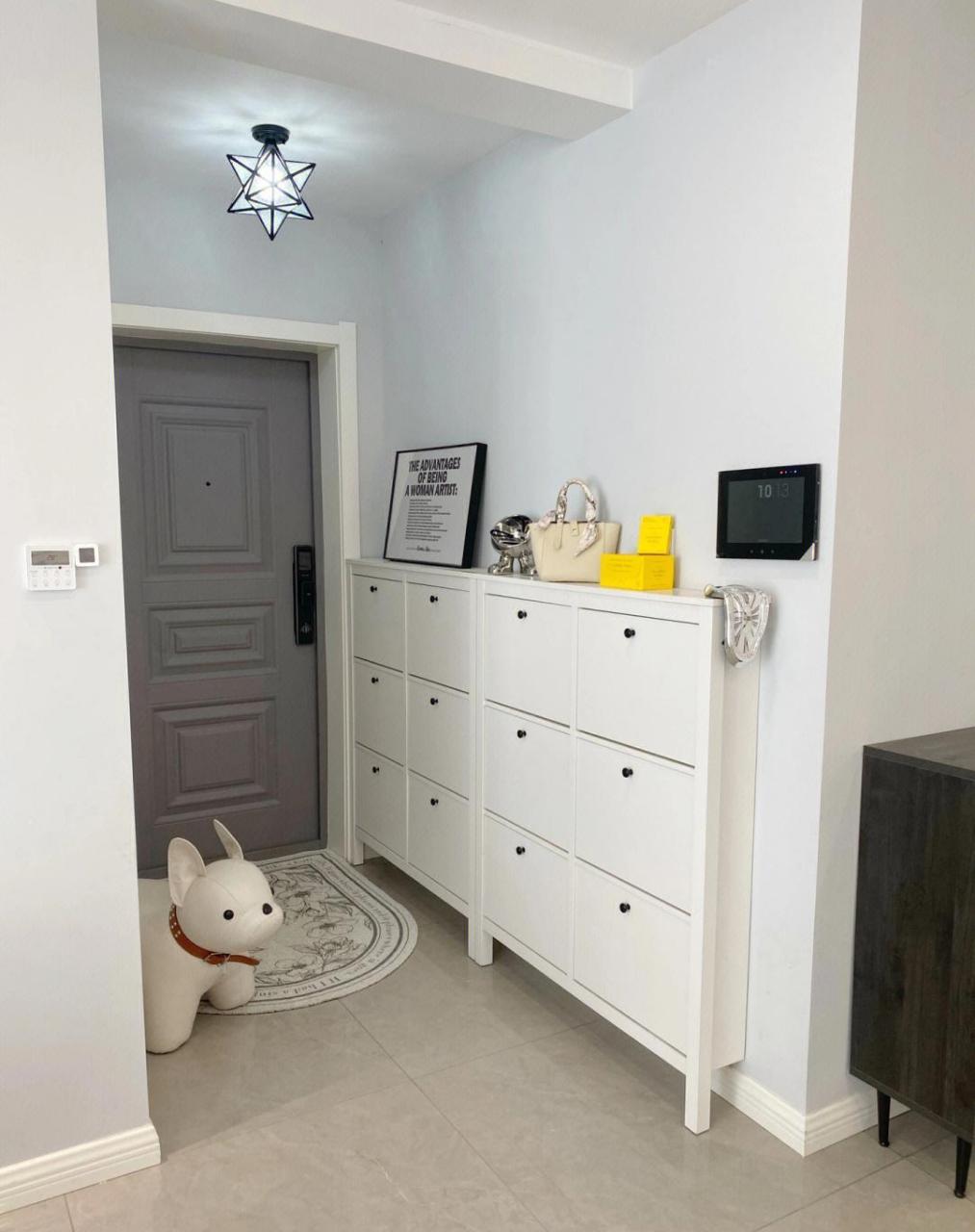 入户玄关没办法做及顶的鞋柜,找遍了所有木工都说不能做,于是有了这个