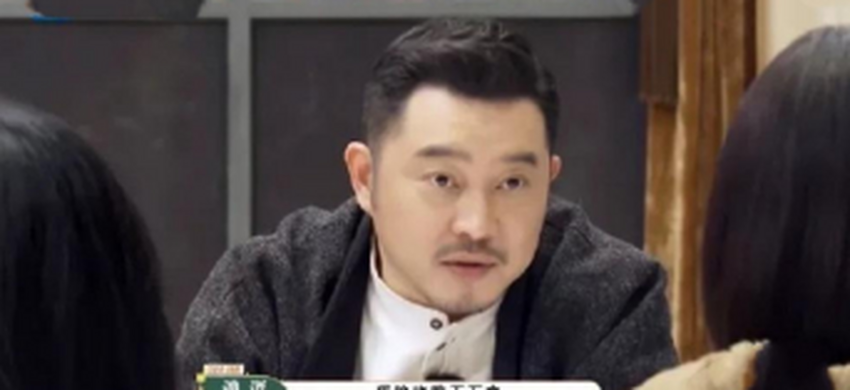 45岁的沙溢和48岁的钟汉良,从外貌看好像相差一个辈分.