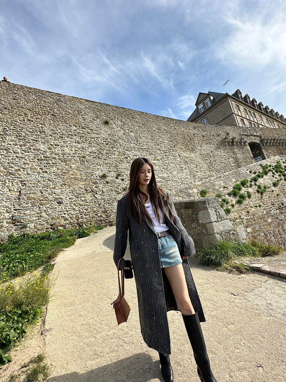 沈梦辰热裤海边秀美腿,笑容甜美引围观#沈梦辰# #沈梦辰带父母去有风