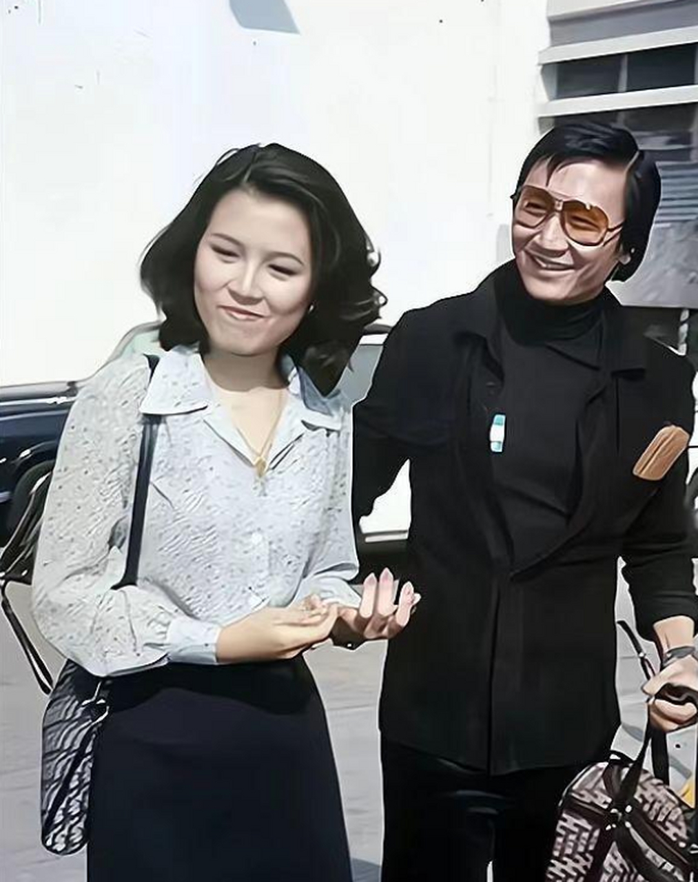 上世纪70年代,谢贤与缪骞人的一张照片,当时的谢贤接常接送她上下班