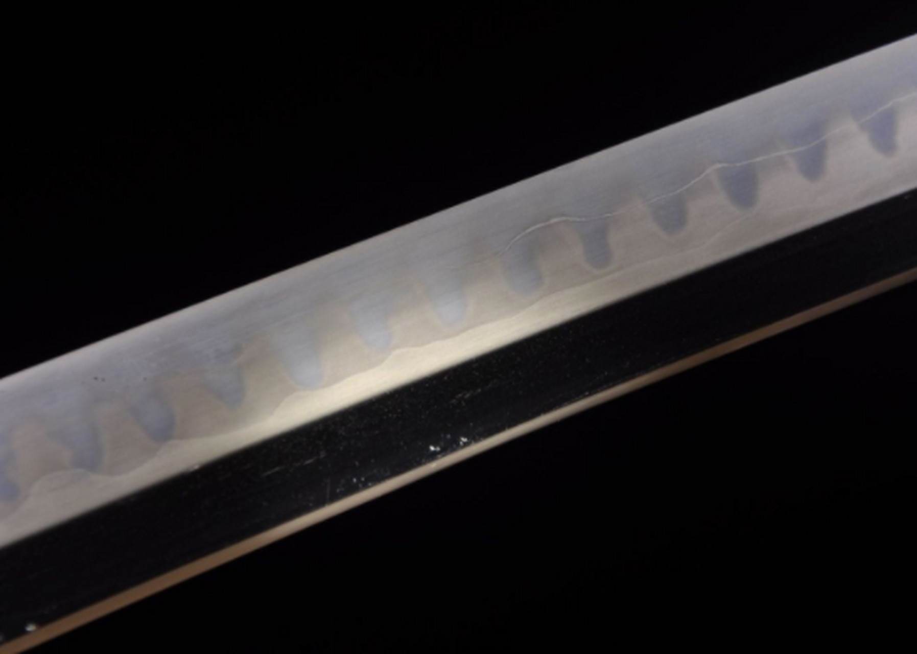 收藏# 名称:天丛云剑 规格:全长103cm 刃长71cm 柄长26cm 刃宽3.