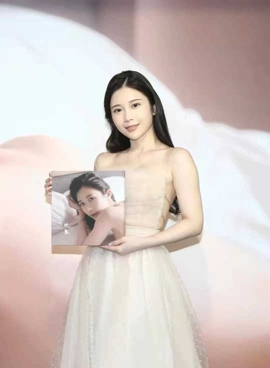 "鸡排妹"郑家纯推广最新的写真《纯熟》 [鸡蛋]