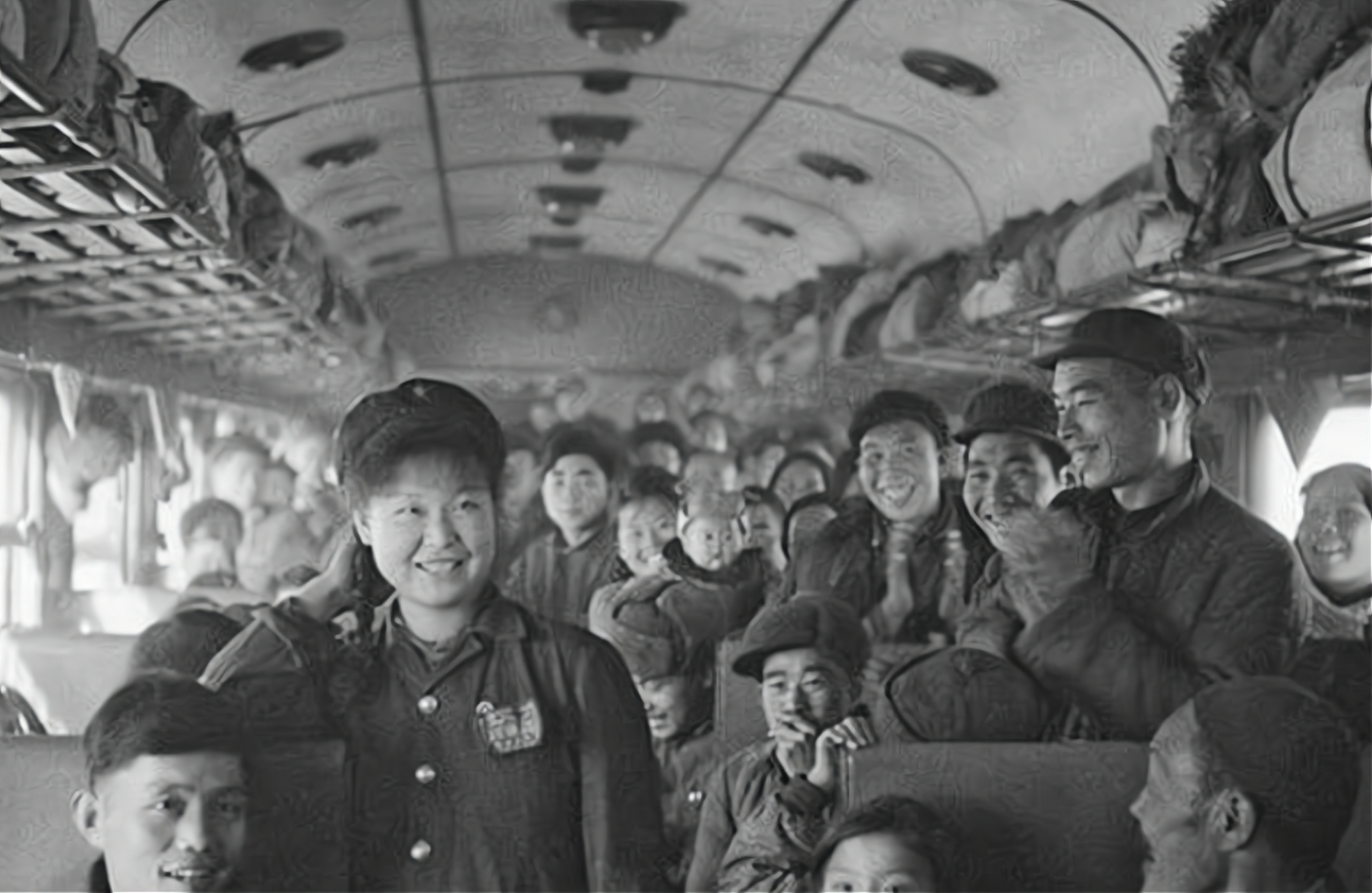 1976年初冬,兰州军区副司令张藩坐火车去郑州出差,未到送餐时间时,张
