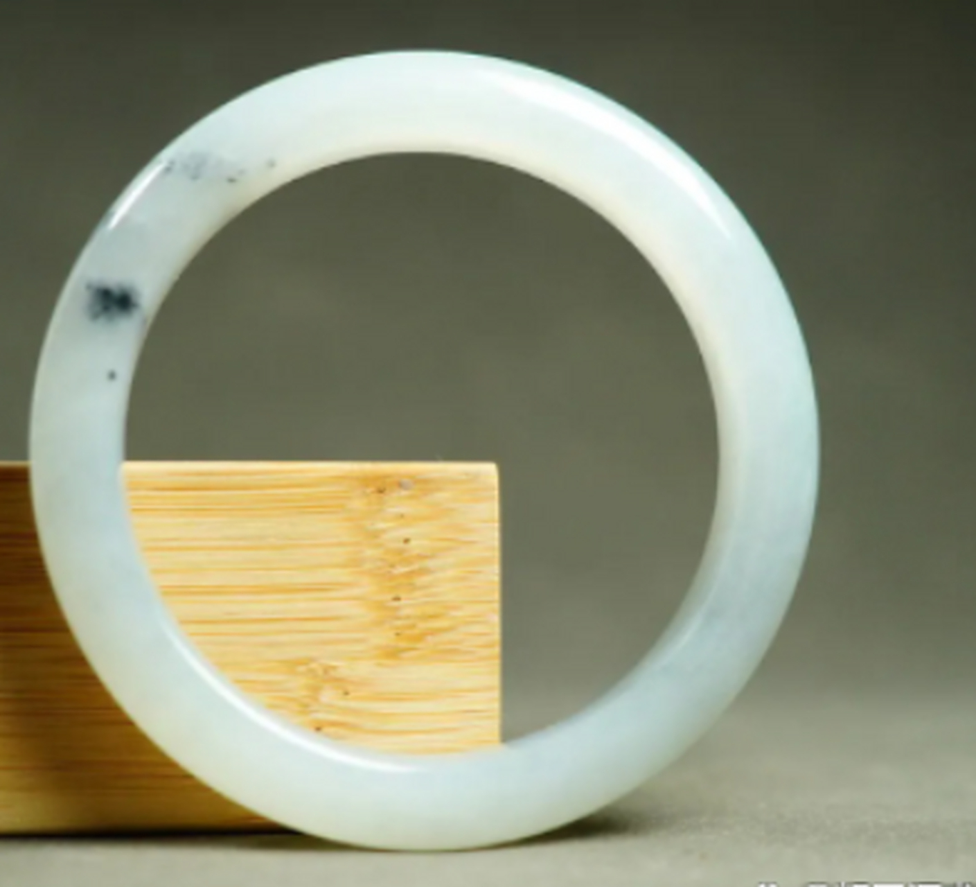 点击头像看直播##和田玉#青花籽料手镯 新疆和田玉籽料青花,一款颇