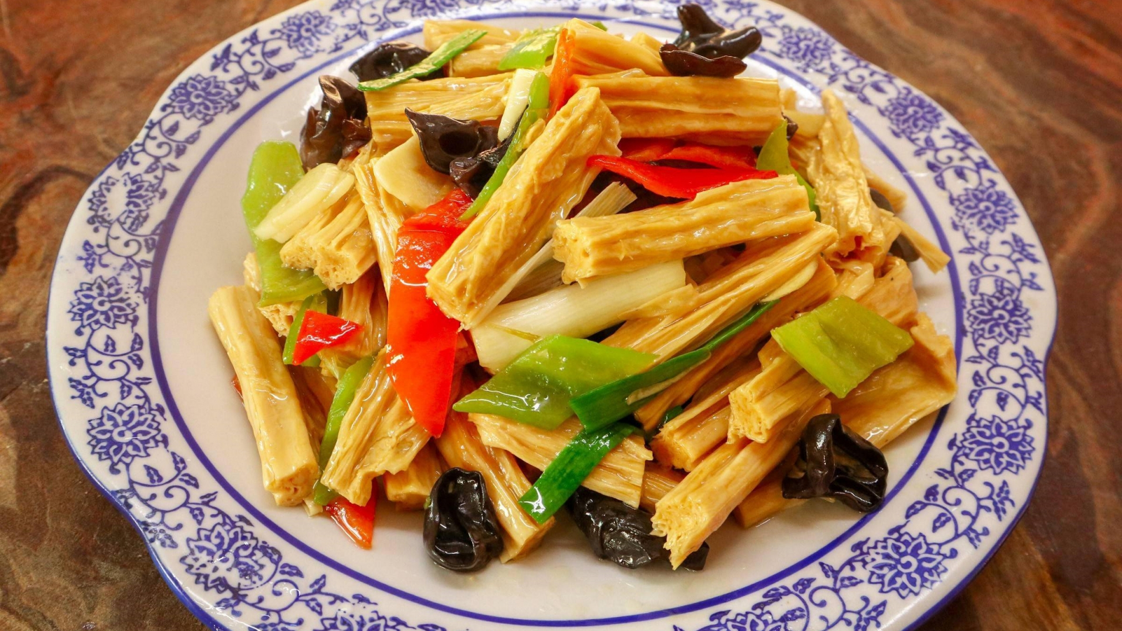 尖椒腐竹不仅可以增加食欲,还有很多营养价值.