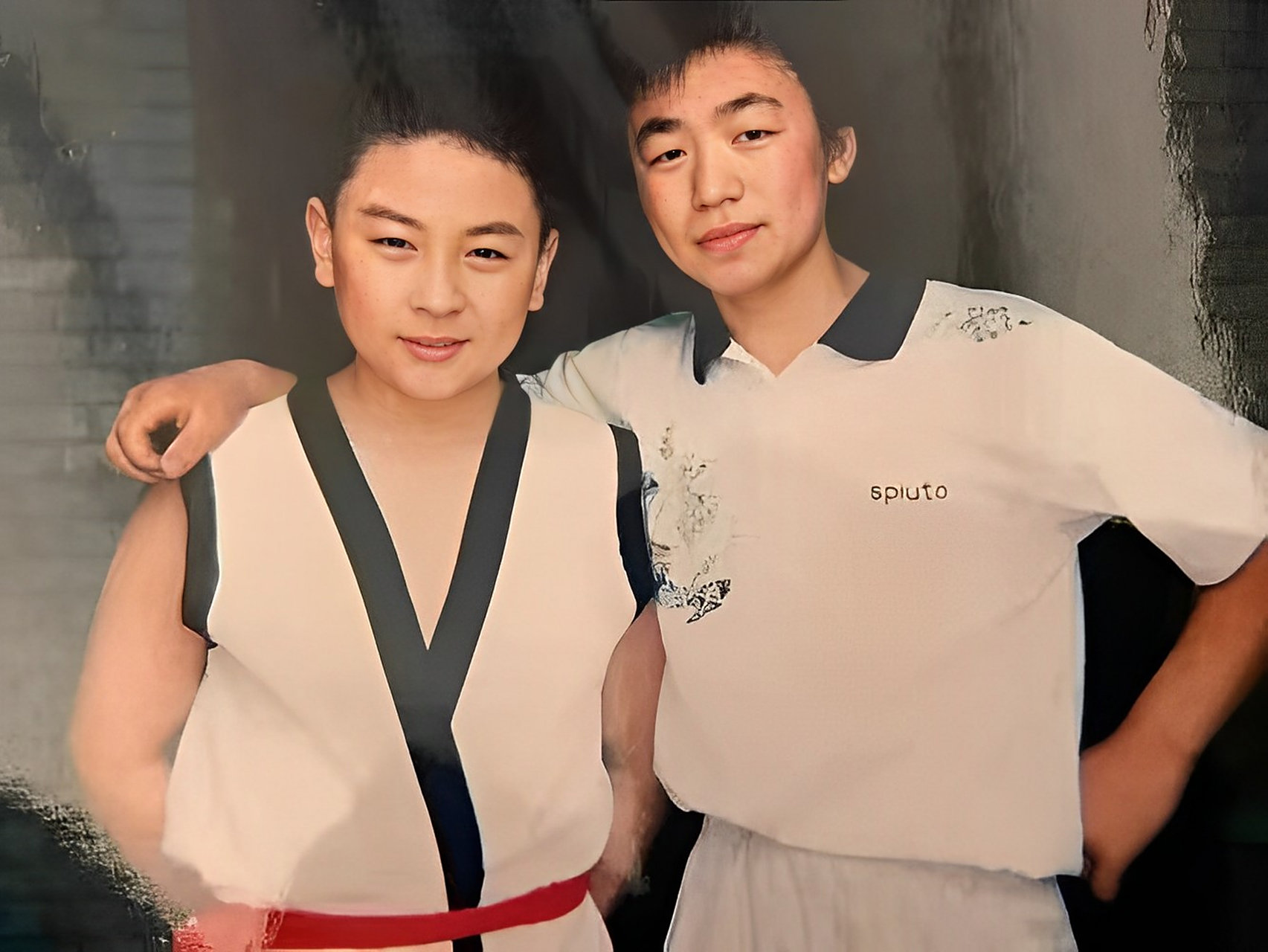 释小龙比王宝强和年长更好,因为释小龙是在少林寺的方丈·释永信手下