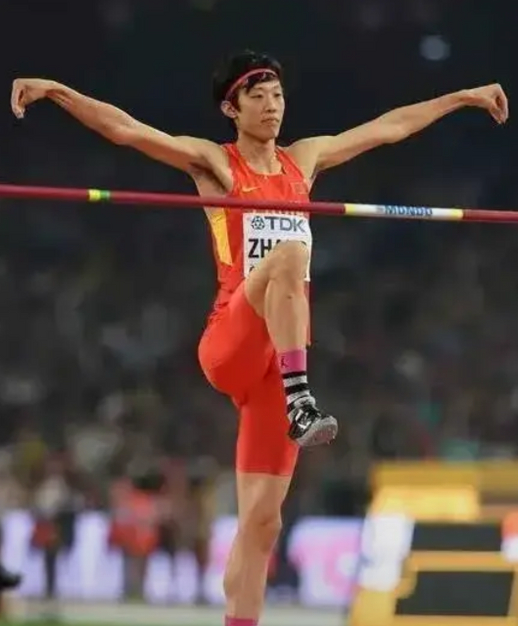 张国伟创作中国跳高新历史,是的你没听错,就是抖音拥有6000多万粉丝