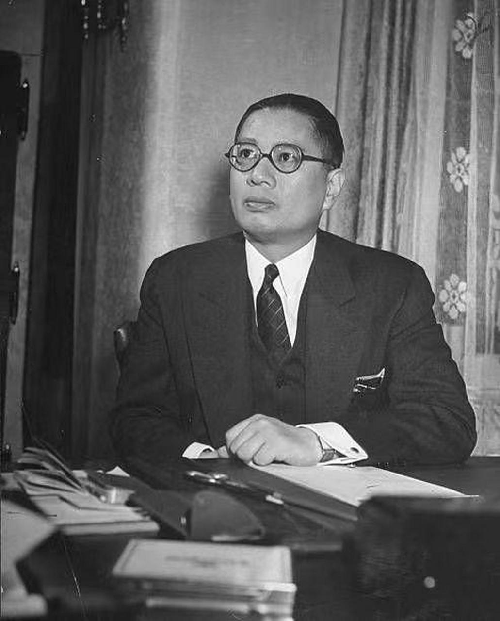 宋子文的妻子张乐怡在生下三个女儿后,宋子文不仅没有强求她生儿子