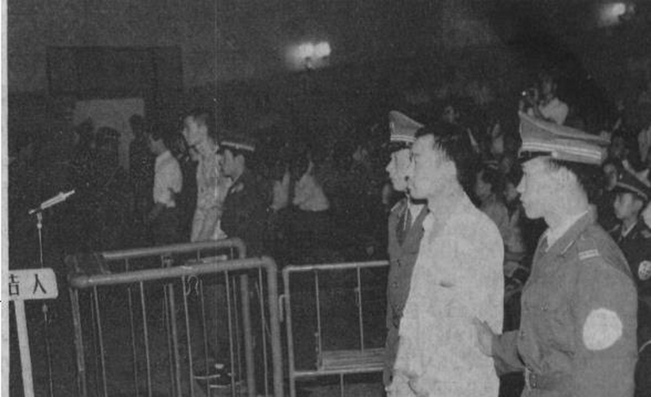 银川连环杀手枪杀爱人同学,并将尸体喂狗