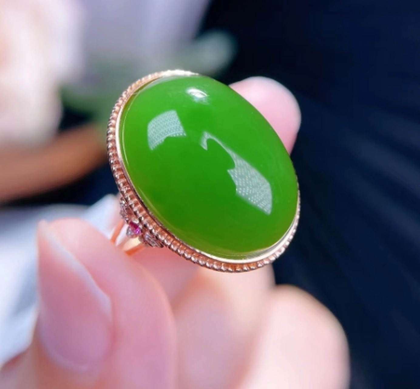 点击头像看直播##和田玉#天然和田玉俄罗斯碧玉鸽子蛋戒指阳绿色 18k