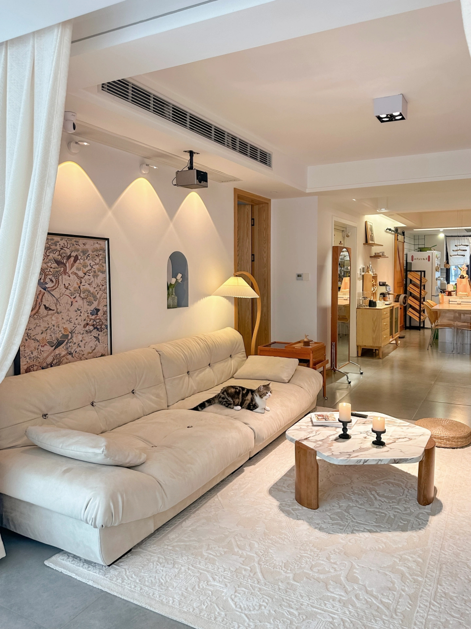 坐标:浙江东阳 房价:140w 户型:四叶草大竖厅 风格:极简原木风 没请