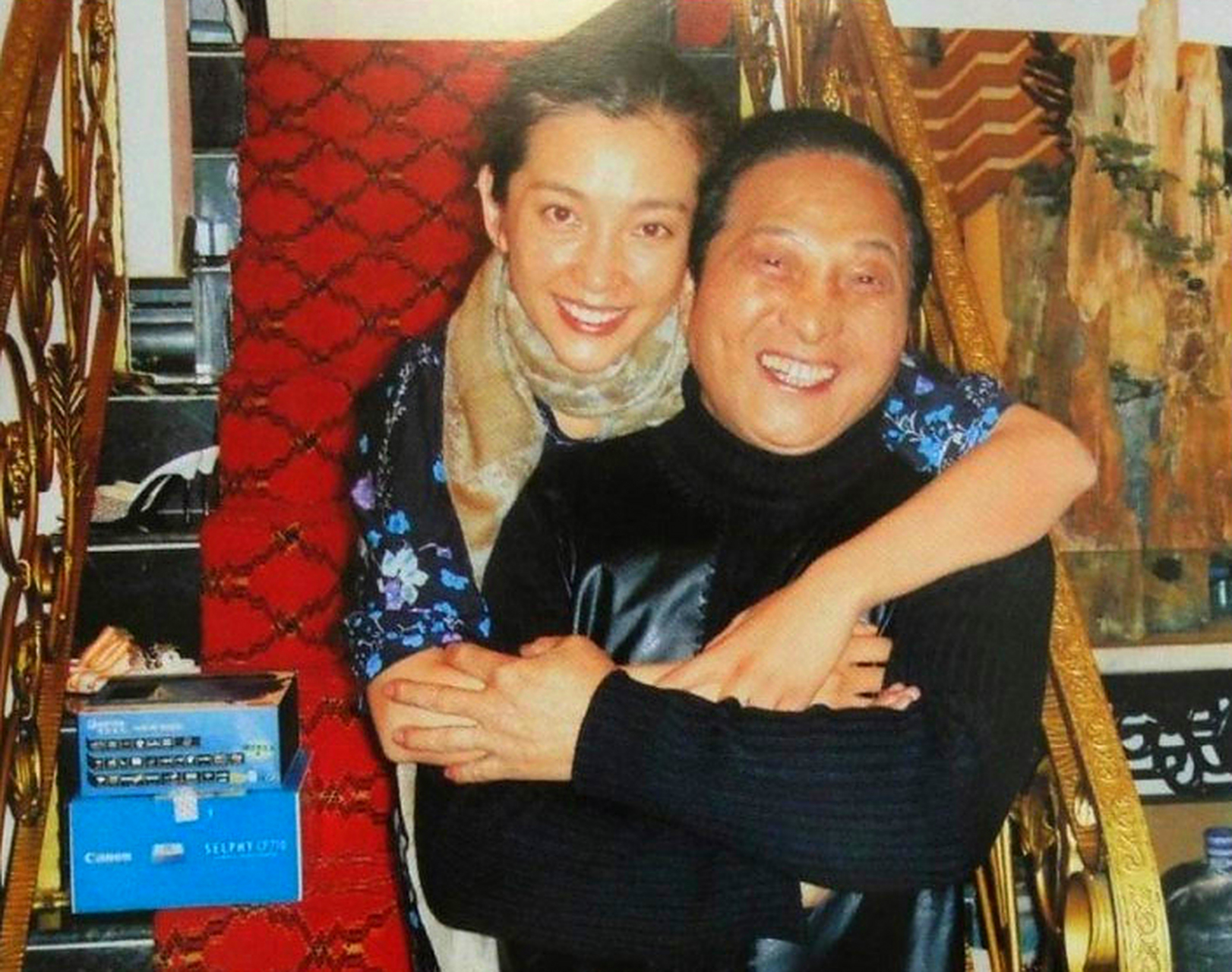 2018年,美女演员李冰冰和所谓的"气功大师"王林的一张合影引发了一些