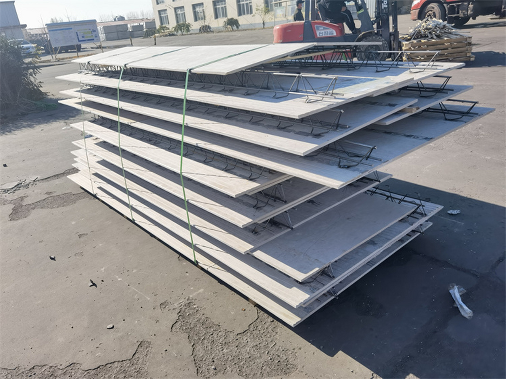 装配式叠合楼板制作工艺很简单,长度为2.44米,宽度为1.