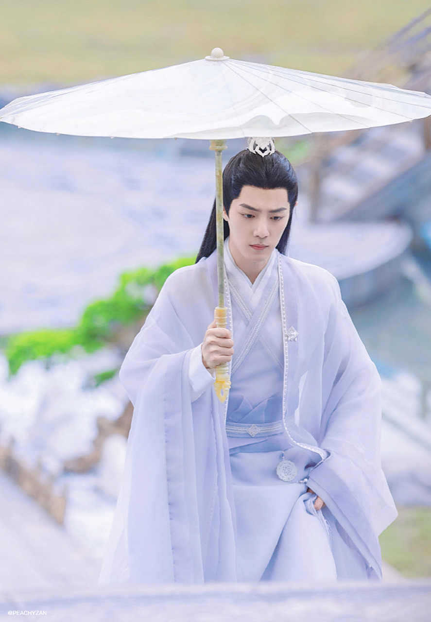 星闻#  肖战的神官造型真的是好仙啊,武器玉骨也好好看啊,整个人仙 