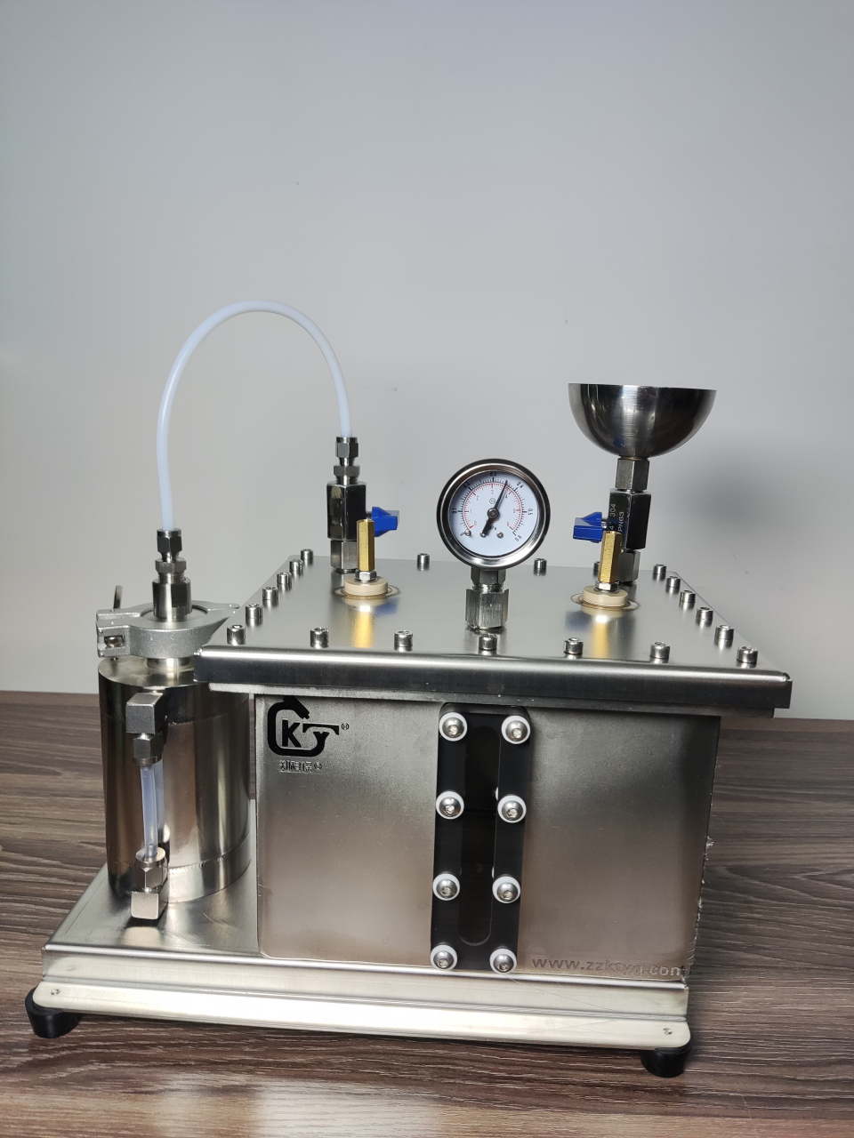 制氢电解槽水溶液电解槽#  【点击头像联系我们】 介绍:电解槽由槽体