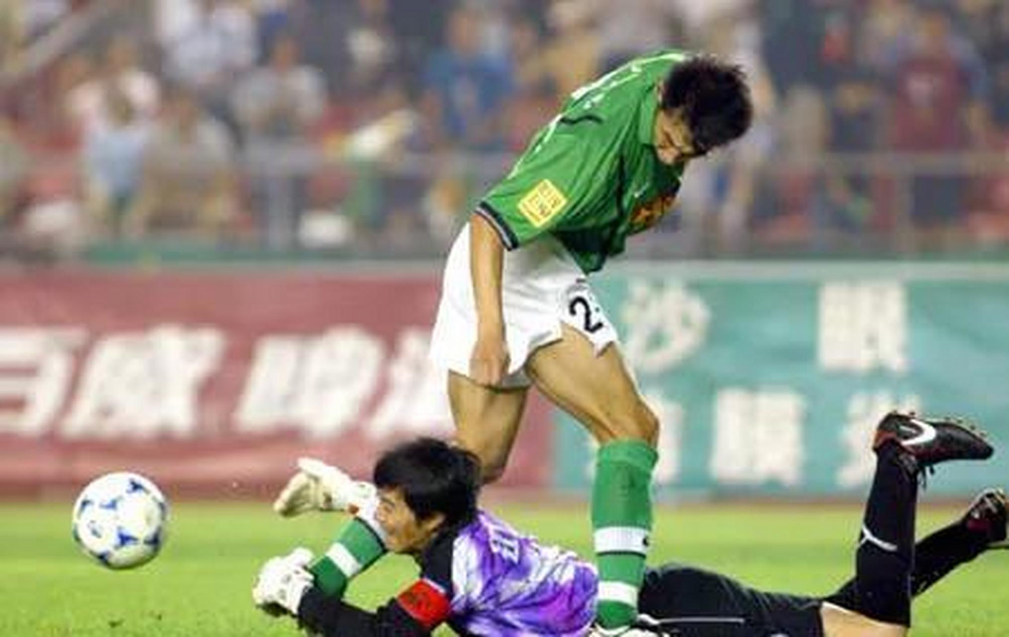 祖父区寿年曾任粤军陆军第十九陆军第78师长,参加过北伐战争.