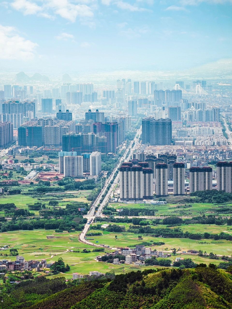 贵港 | 百花山 | 爬山 | 风车 | 城市观景 |	 "想看92贵港城市全貌