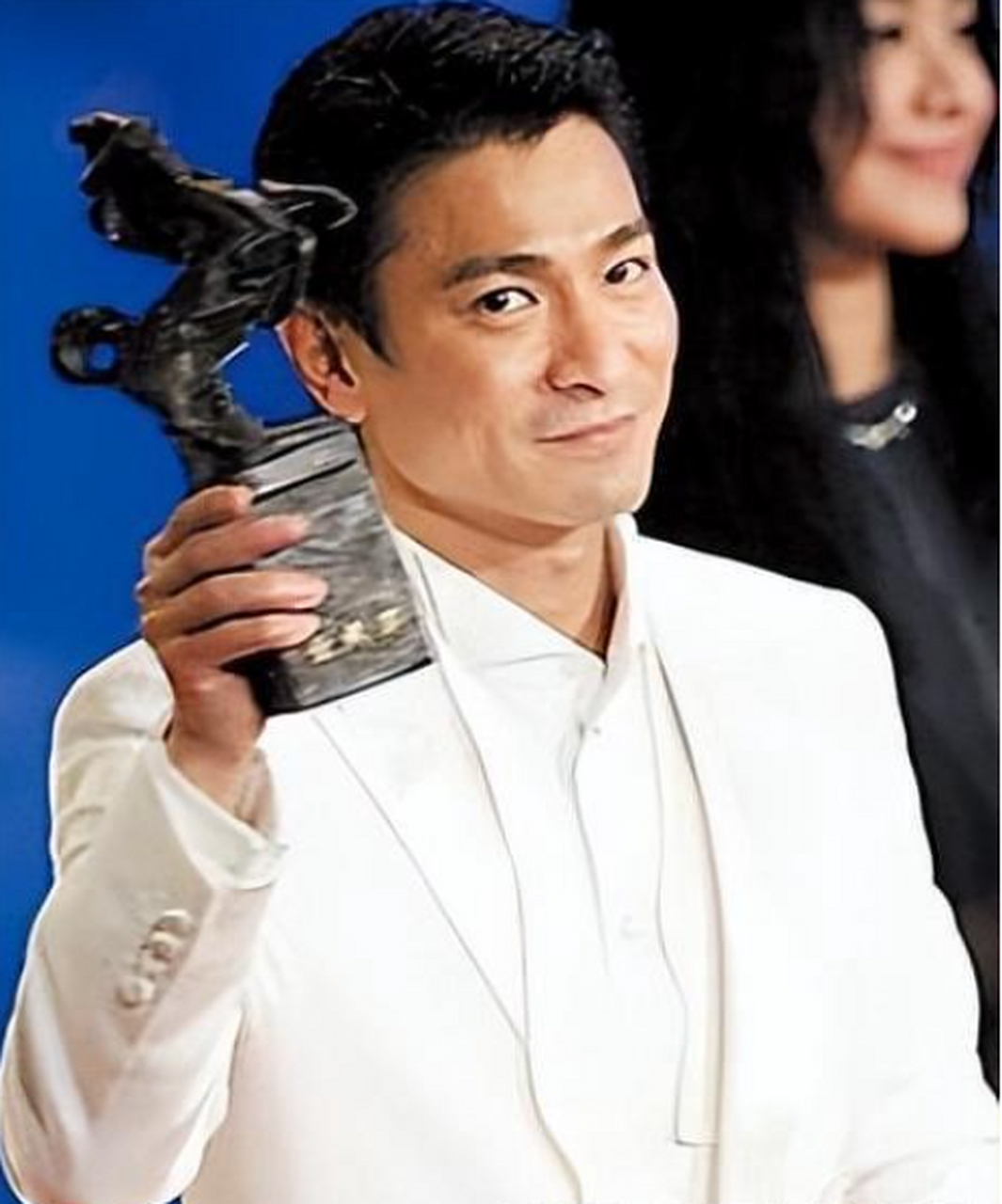 第48届金马奖颁奖典礼上,曾志伟开玩笑地问刘德华:"你到底懂不懂生