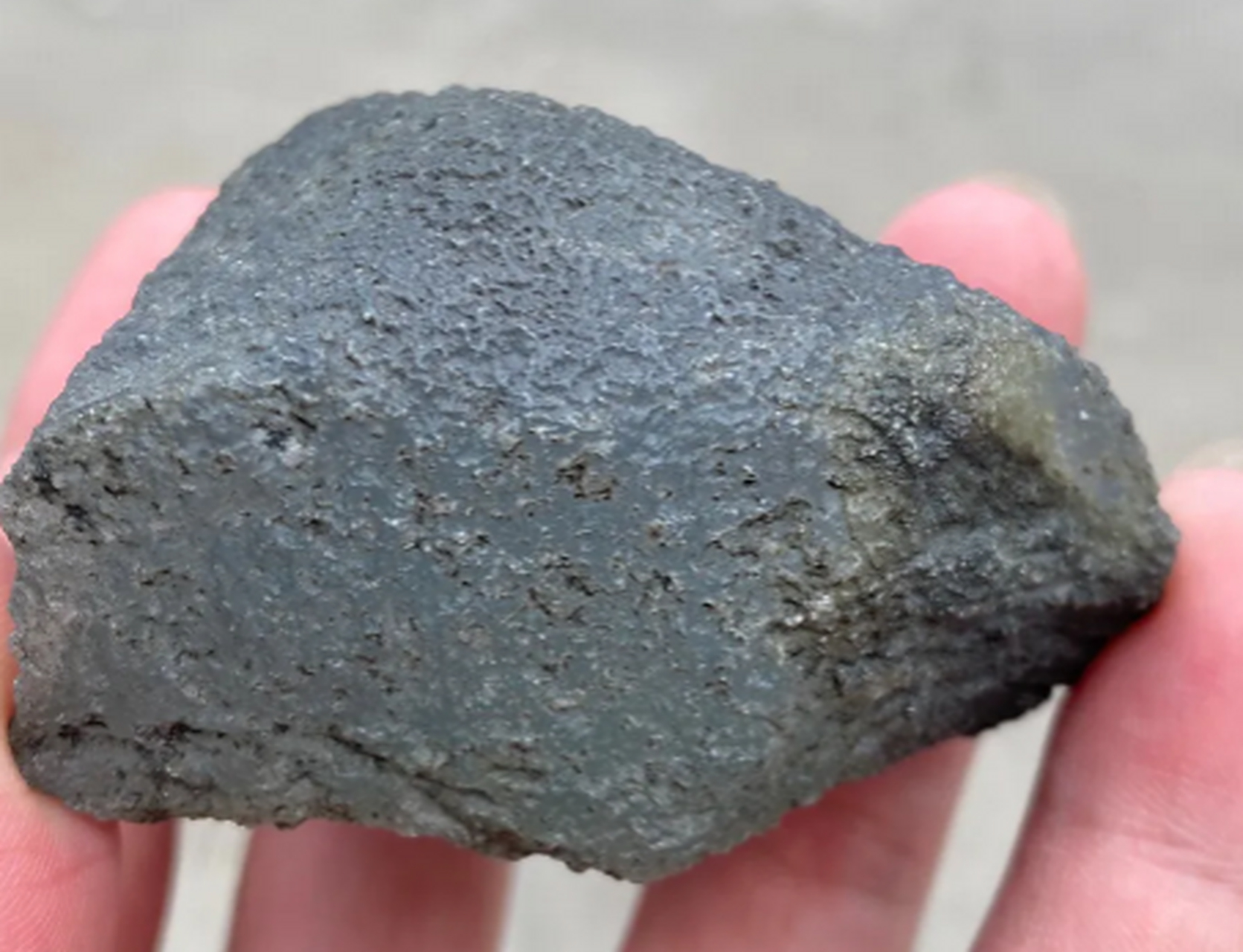 点击头像看直播##翡翠原石#高货,高冰品质料,整个熟透不变种,全身