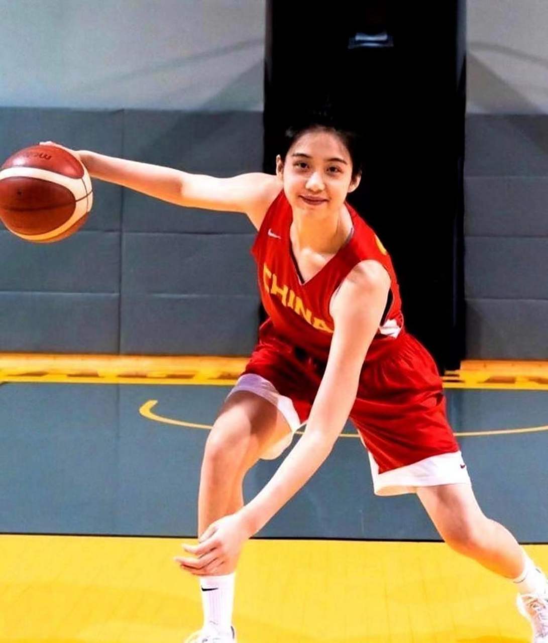 女生打篮球也很帅