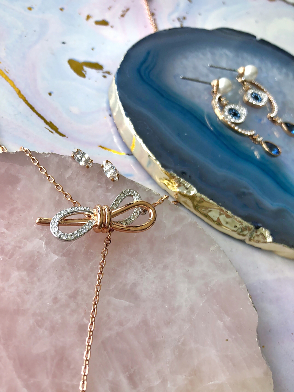 施华洛世奇蝴蝶结项链  项链是好看的,实物更加精致 可以调节长短 短