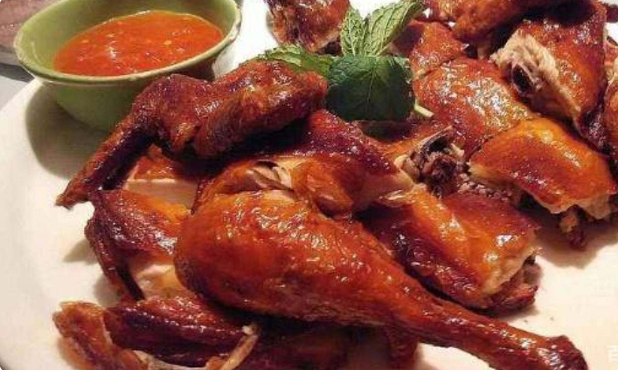 来河南必吃的驻马店十大名吃: 1,薄山湖松针野生鱼 2,马家羊肉水饺 3